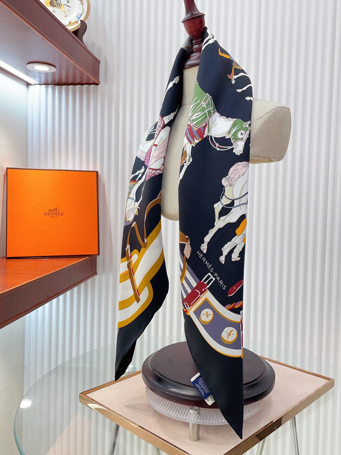 ✨✨【18姆米 双面同色】H**S真丝新款🆕👏👏买了都说好看‼️推荐💕【圆场漫步90】真丝方巾，顶级工艺