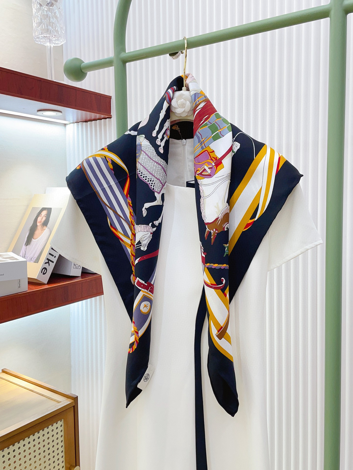 ✨✨【18姆米 双面同色】H**S真丝新款🆕👏👏买了都说好看‼️推荐💕【圆场漫步90】真丝方巾，顶级工艺