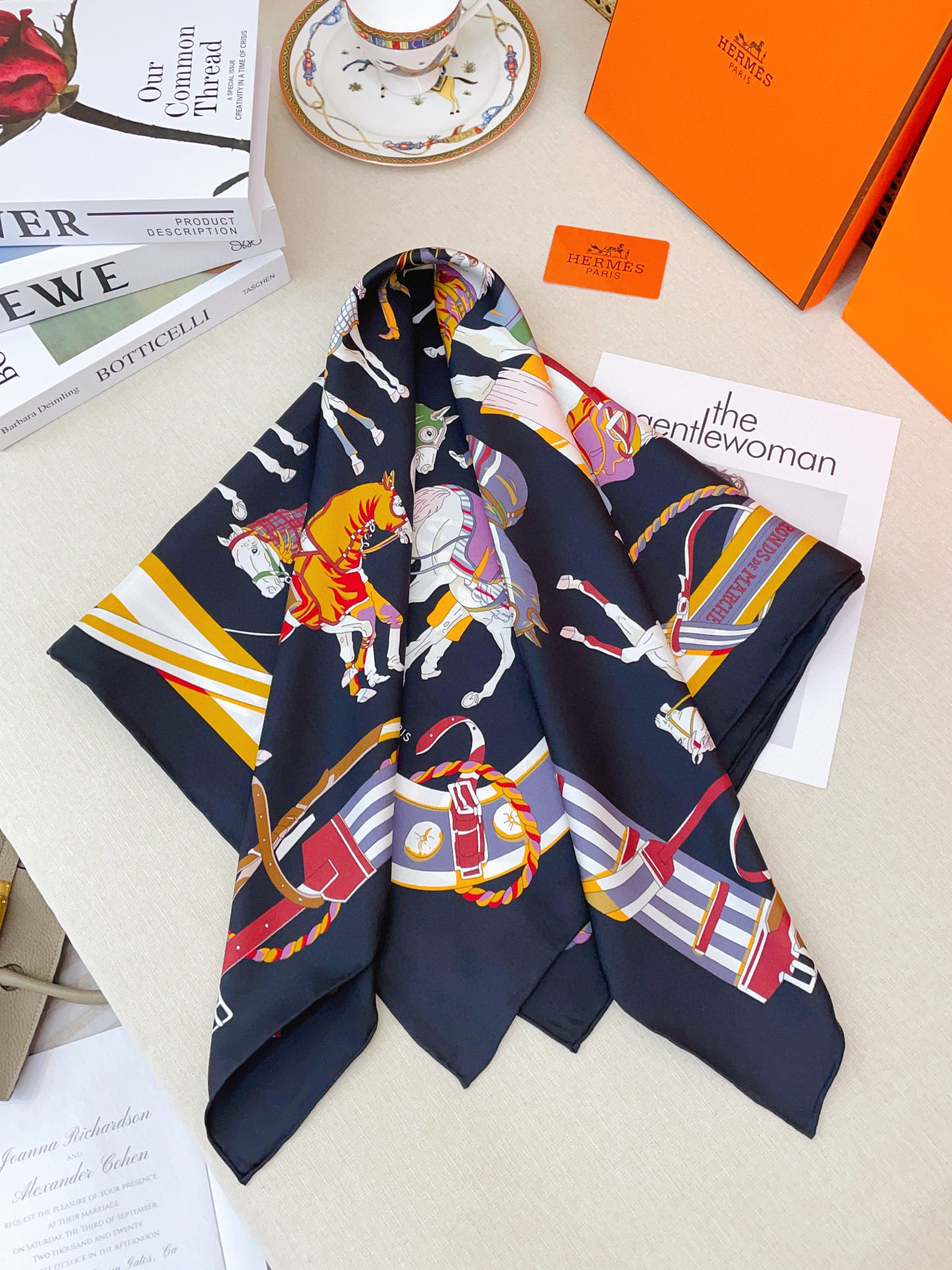 ✨✨【18姆米 双面同色】H**S真丝新款🆕👏👏买了都说好看‼️推荐💕【圆场漫步90】真丝方巾，顶级工艺