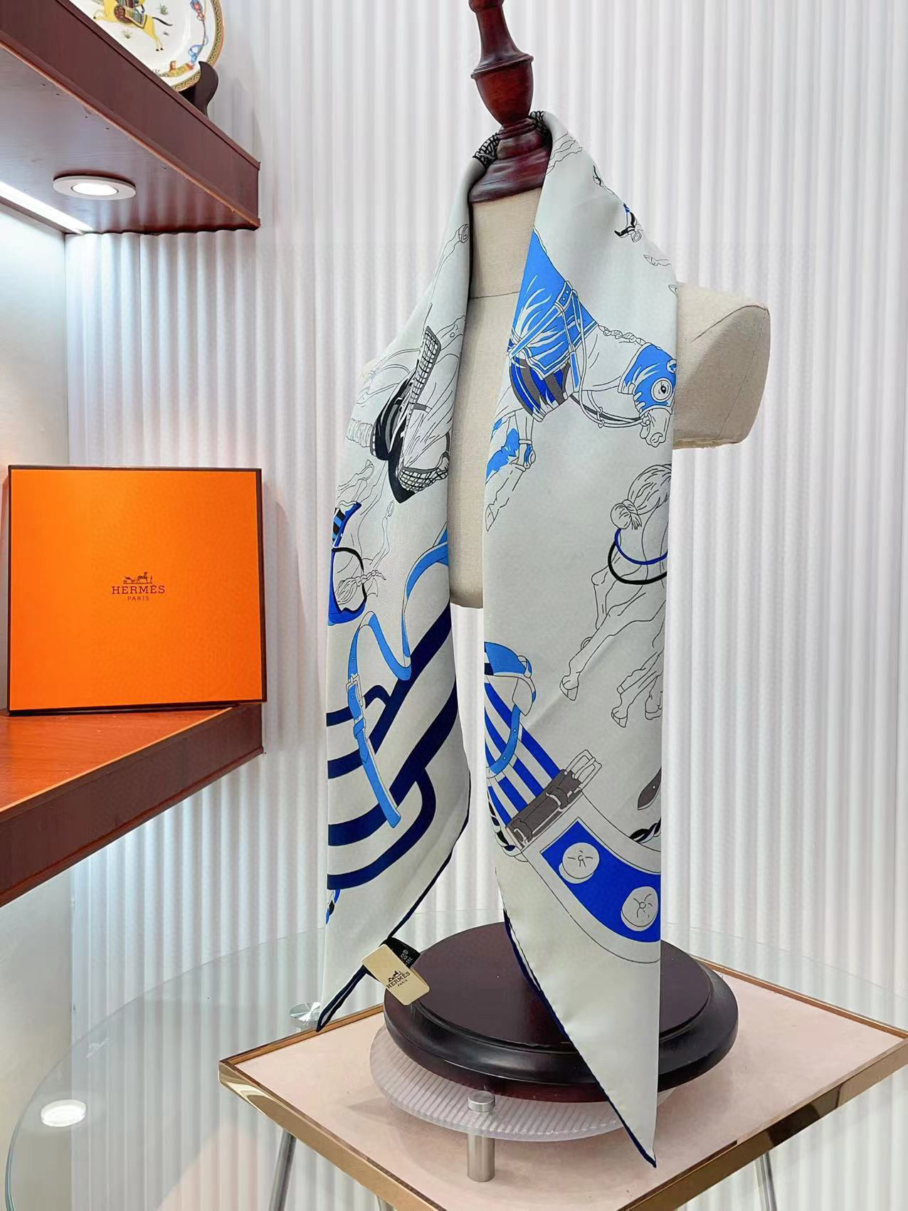 ✨✨【18姆米 双面同色】H**S真丝新款🆕👏👏买了都说好看‼️推荐💕【圆场漫步90】真丝方巾，顶级工艺