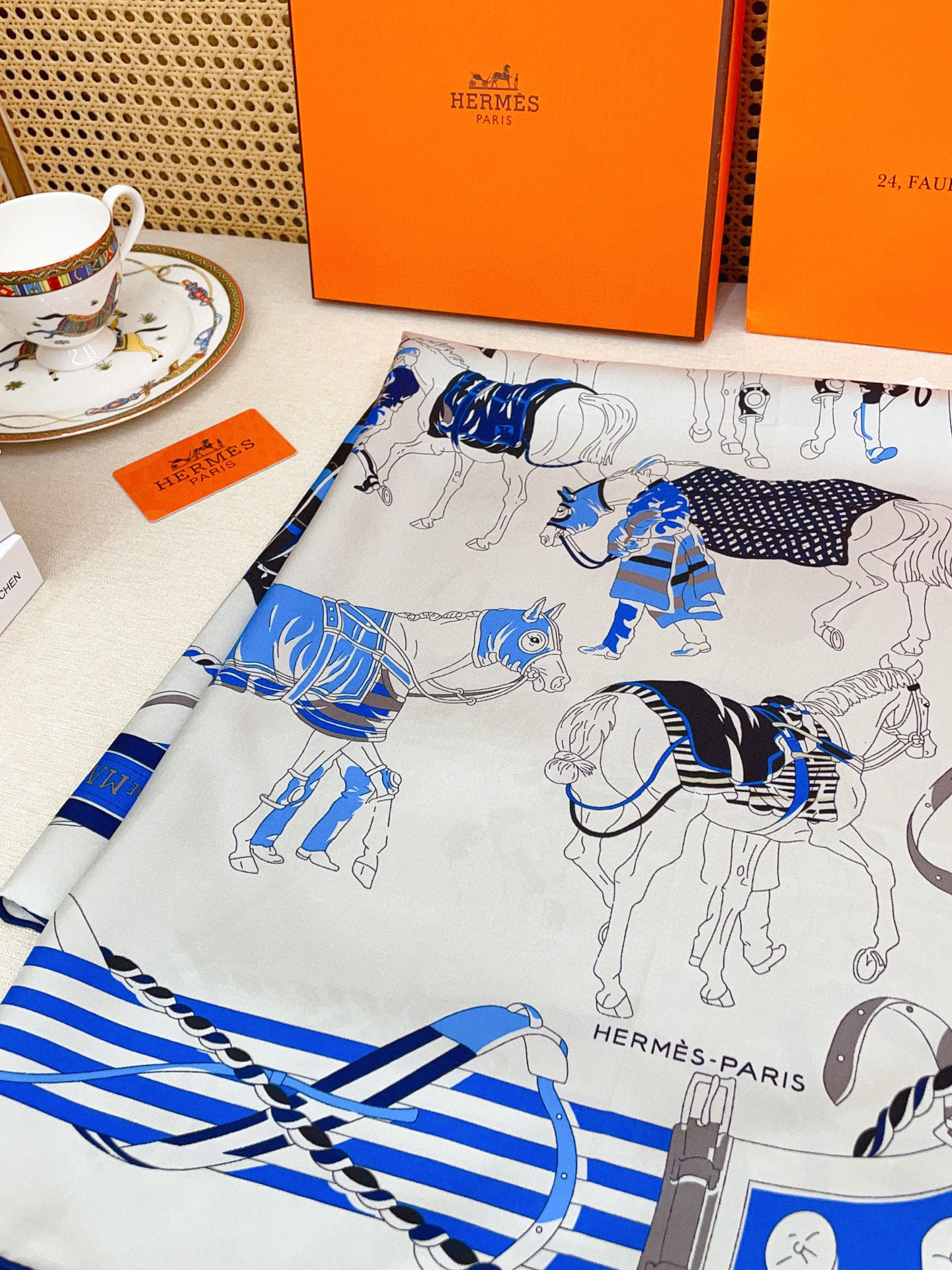 ✨✨【18姆米 双面同色】H**S真丝新款🆕👏👏买了都说好看‼️推荐💕【圆场漫步90】真丝方巾，顶级工艺