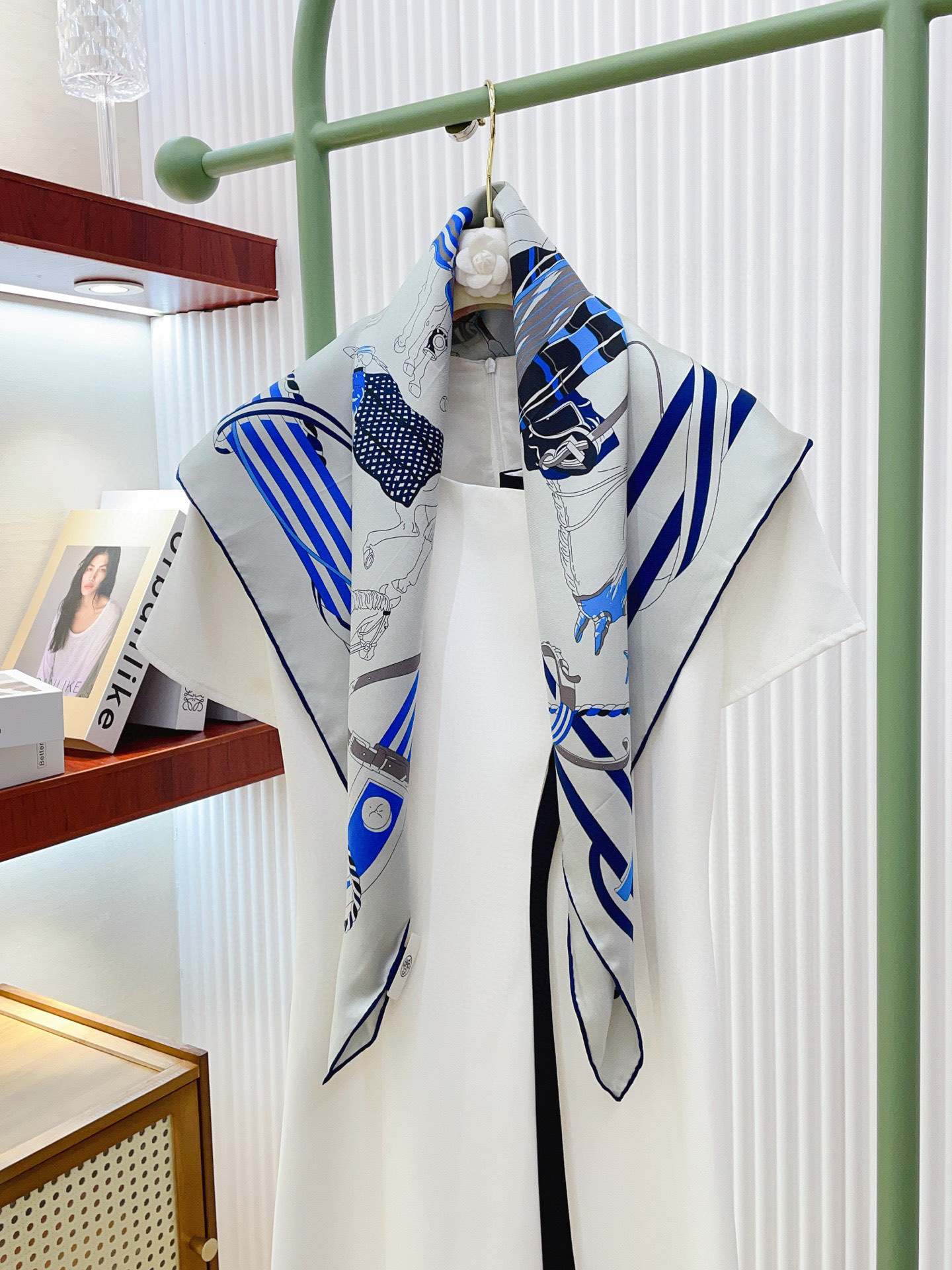 ✨✨【18姆米 双面同色】H**S真丝新款🆕👏👏买了都说好看‼️推荐💕【圆场漫步90】真丝方巾，顶级工艺