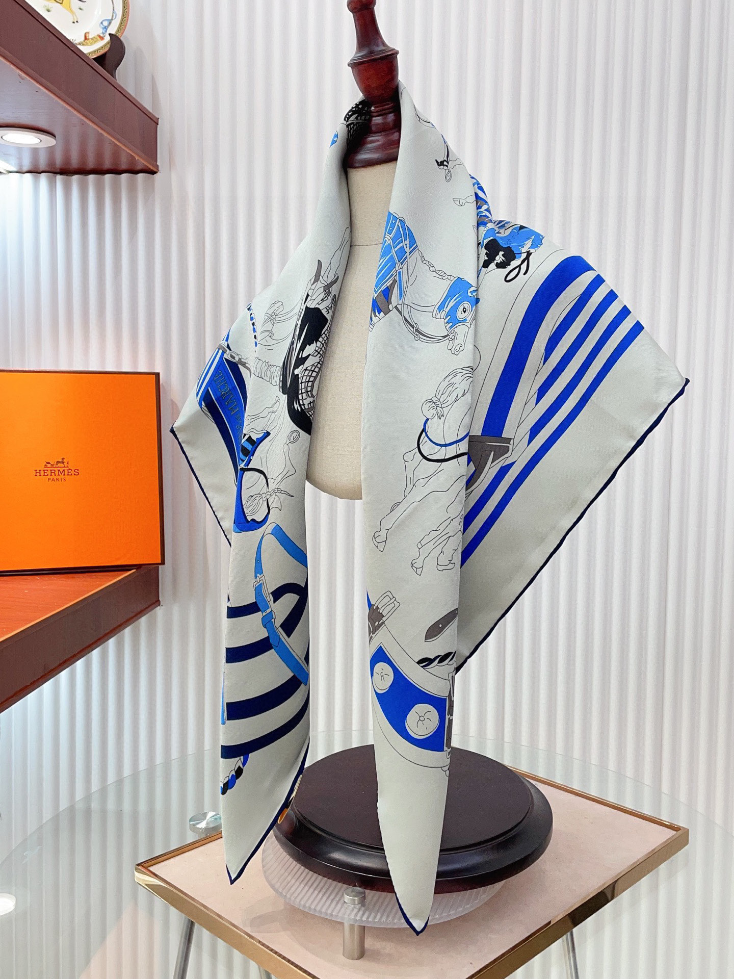 ✨✨【18姆米 双面同色】H**S真丝新款🆕👏👏买了都说好看‼️推荐💕【圆场漫步90】真丝方巾，顶级工艺