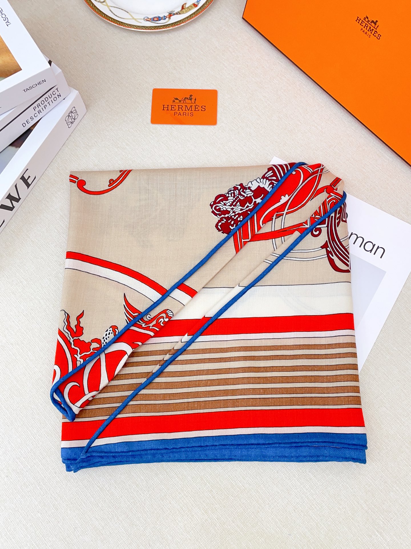 ✨✨【加厚丝毛款 双面同色】上新💏顶级H家专柜最新款【藏书章 大三角巾】多功能三角巾 🎀🎀，色彩明丽，格