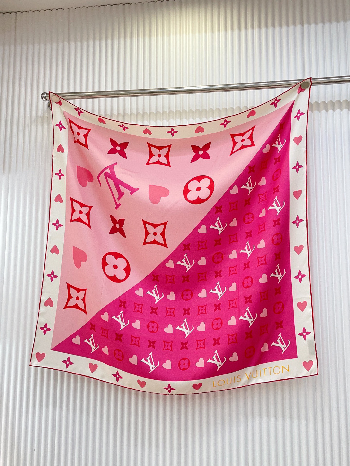 ✨✨【16姆米 单面】上身效果疯狂的喜欢❗️专柜也是刚刚上架的，L*最最新款~非常有看头，L的这类元素一