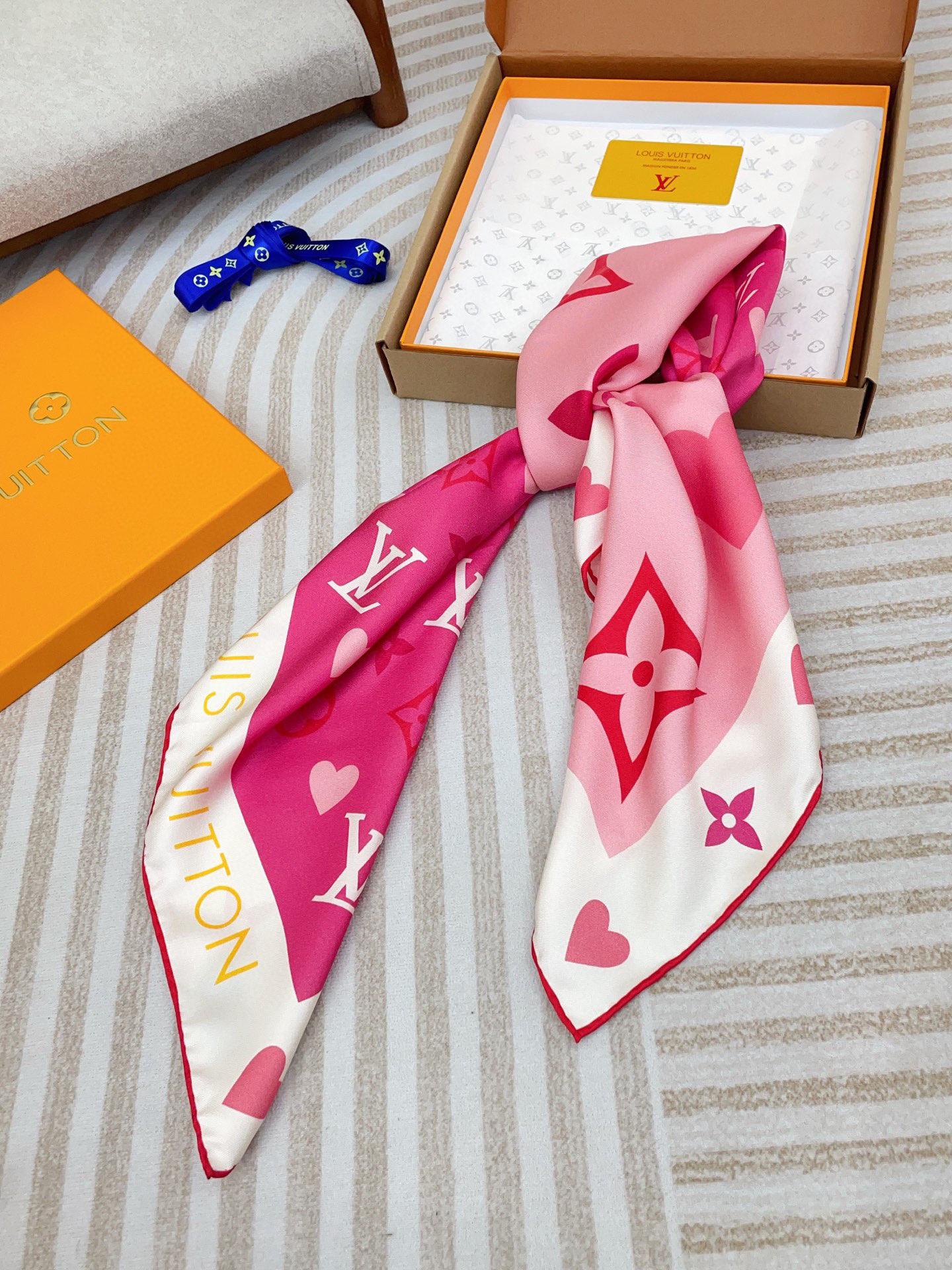 ✨✨【16姆米 单面】上身效果疯狂的喜欢❗️专柜也是刚刚上架的，L*最最新款~非常有看头，L的这类元素一