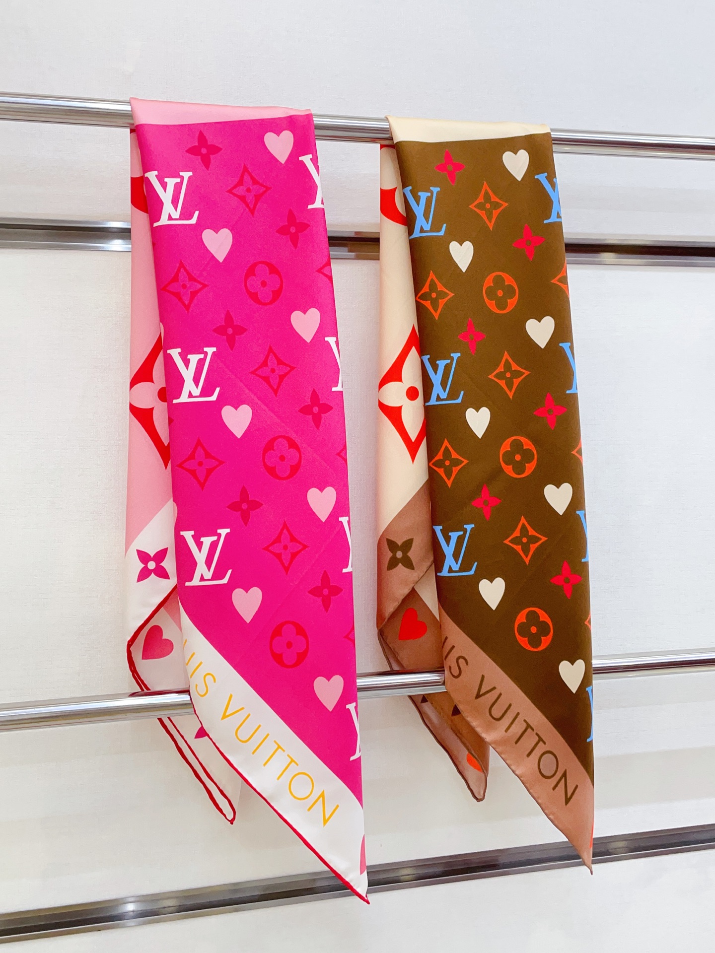 ✨✨【16姆米 单面】上身效果疯狂的喜欢❗️专柜也是刚刚上架的，L*最最新款~非常有看头，L的这类元素一