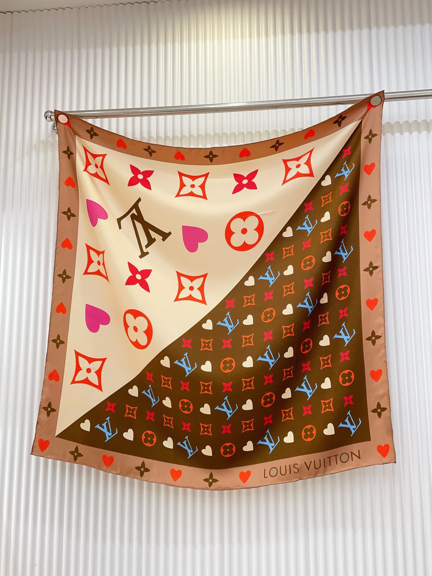 ✨✨【16姆米 单面】上身效果疯狂的喜欢❗️专柜也是刚刚上架的，L*最最新款~非常有看头，L的这类元素一