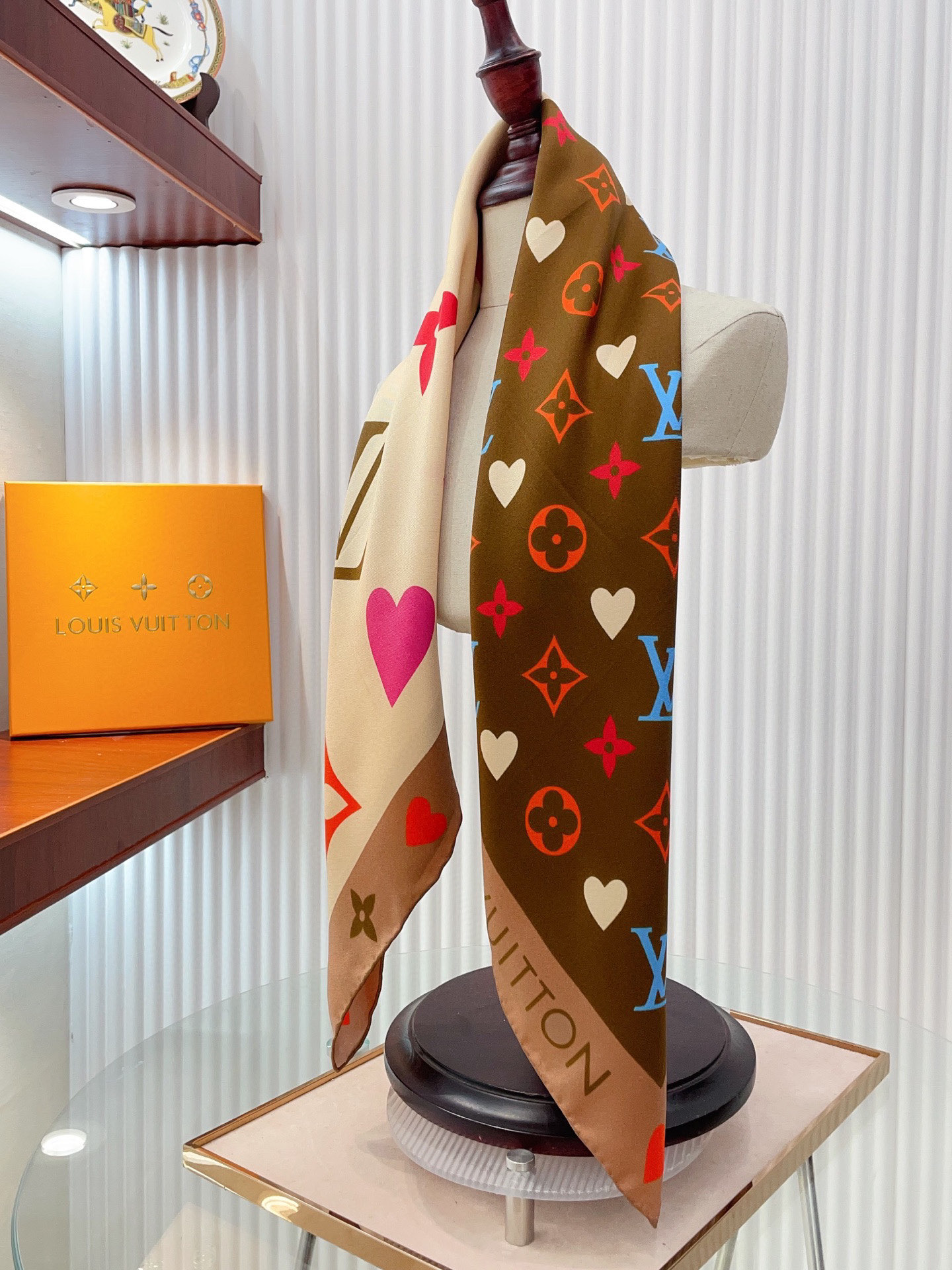 ✨✨【16姆米 单面】上身效果疯狂的喜欢❗️专柜也是刚刚上架的，L*最最新款~非常有看头，L的这类元素一