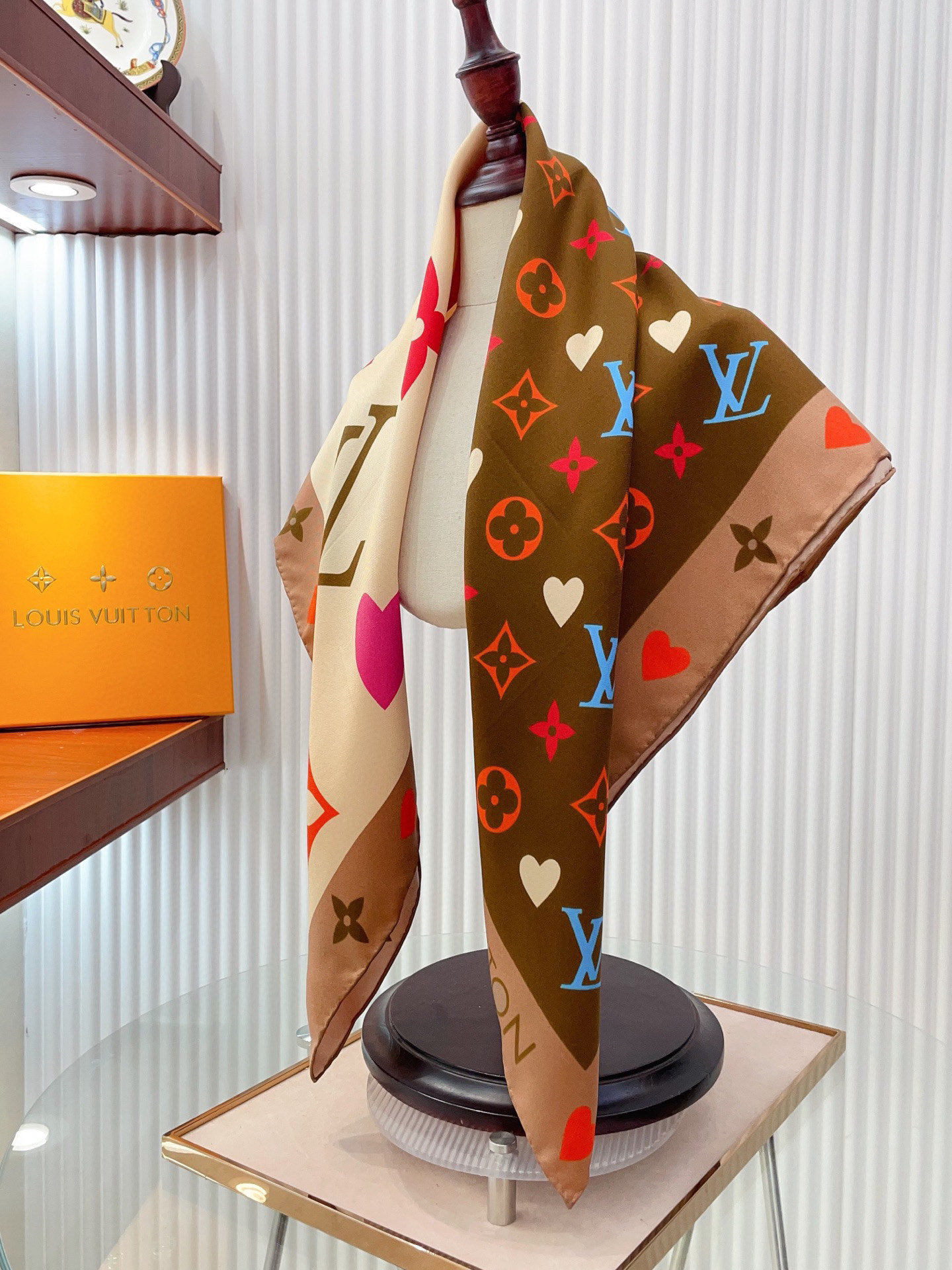 ✨✨【16姆米 单面】上身效果疯狂的喜欢❗️专柜也是刚刚上架的，L*最最新款~非常有看头，L的这类元素一