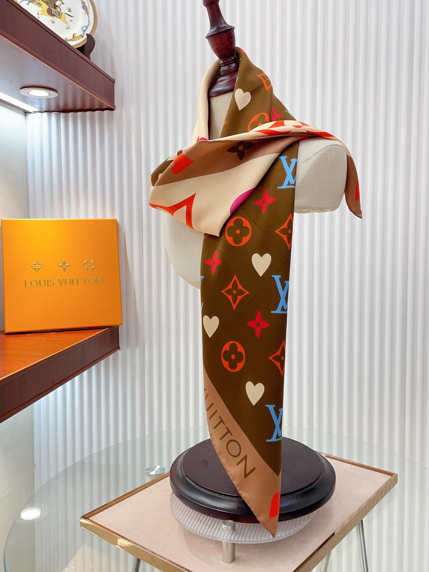 ✨✨【16姆米 单面】上身效果疯狂的喜欢❗️专柜也是刚刚上架的，L*最最新款~非常有看头，L的这类元素一