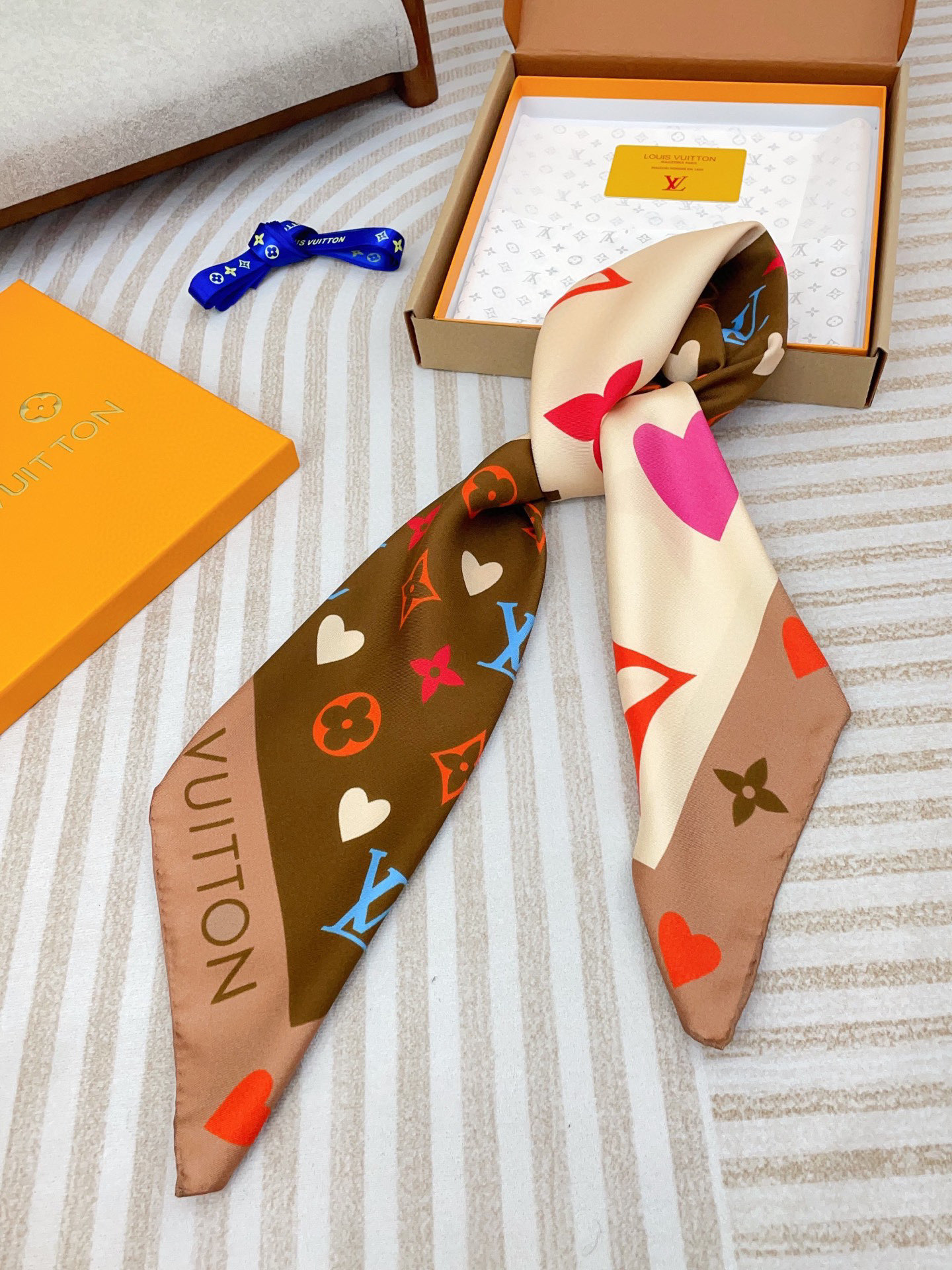 ✨✨【16姆米 单面】上身效果疯狂的喜欢❗️专柜也是刚刚上架的，L*最最新款~非常有看头，L的这类元素一