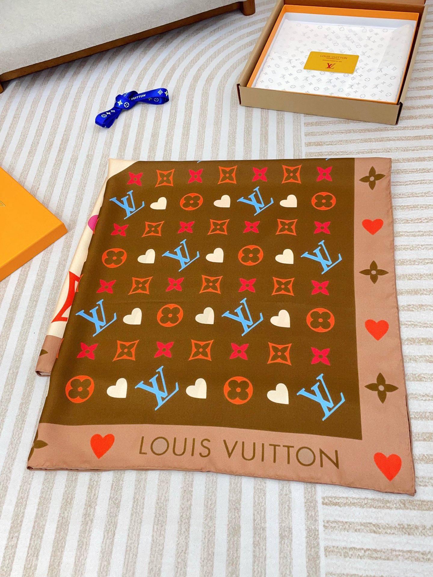 ✨✨【16姆米 单面】上身效果疯狂的喜欢❗️专柜也是刚刚上架的，L*最最新款~非常有看头，L的这类元素一