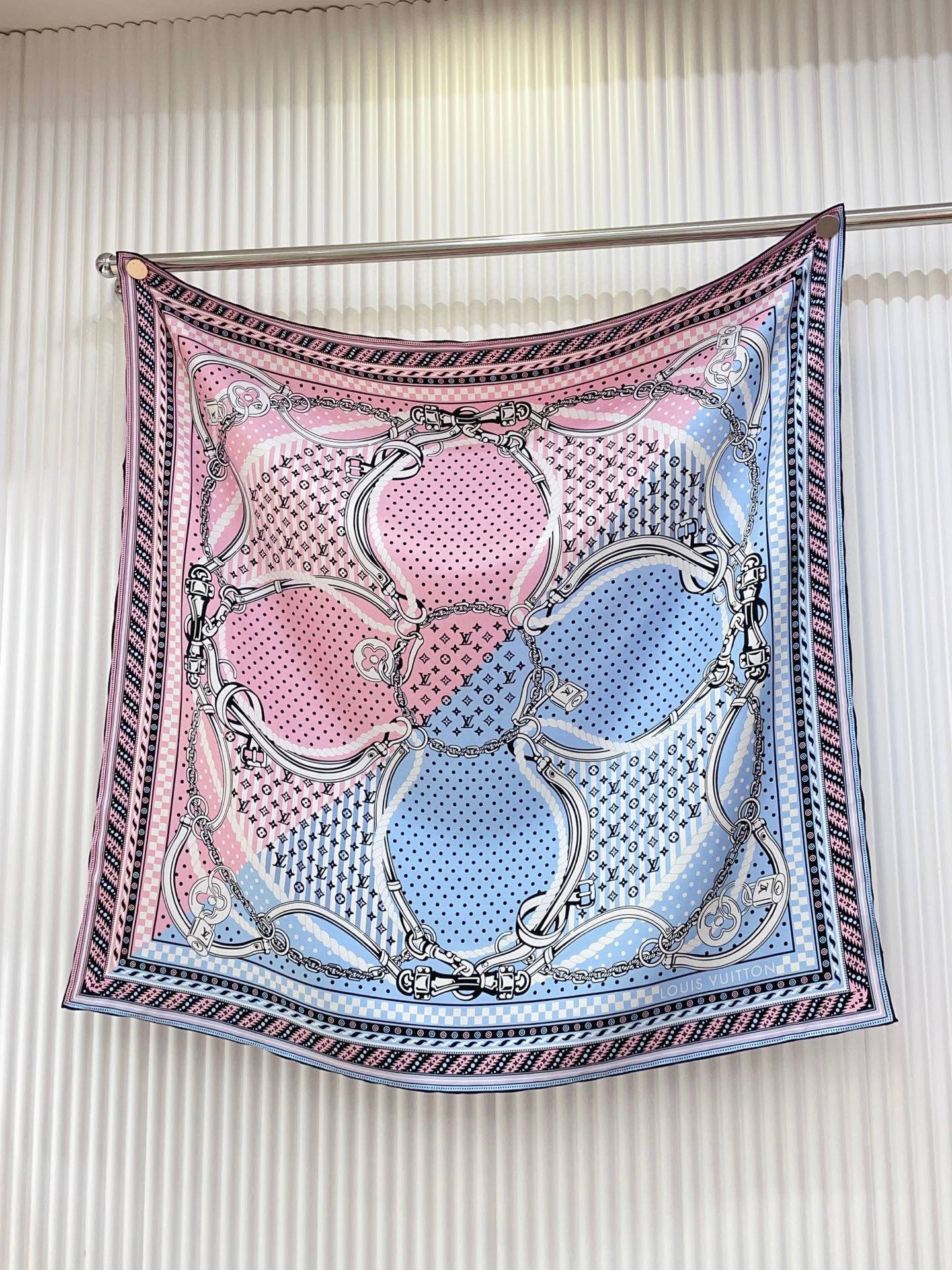 ✨✨【18姆米 双面同色】上身效果疯狂的喜欢❗️专柜也是刚刚上架的，L*最最新款~非常有看头，L的这类元