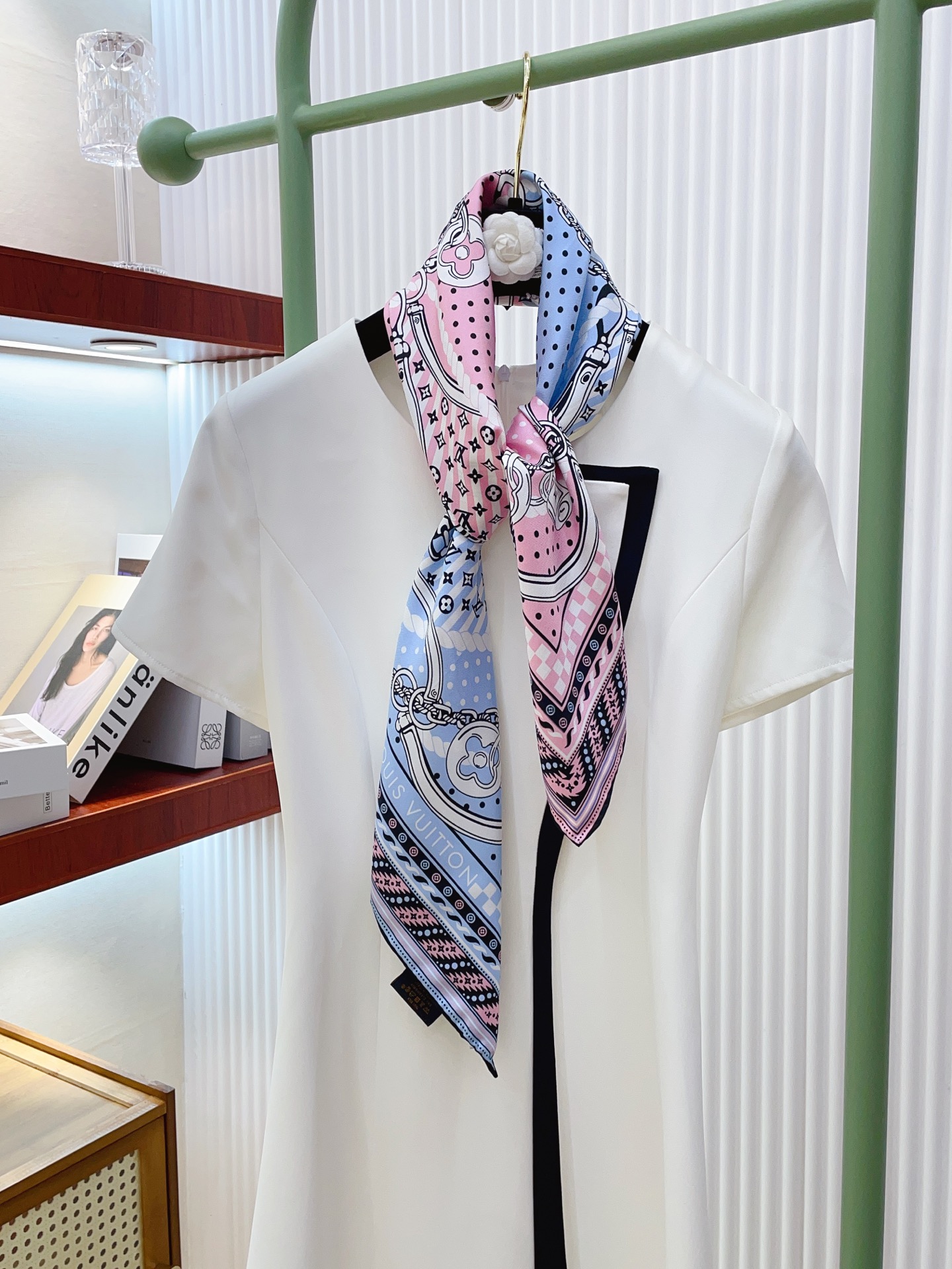 ✨✨【18姆米 双面同色】上身效果疯狂的喜欢❗️专柜也是刚刚上架的，L*最最新款~非常有看头，L的这类元