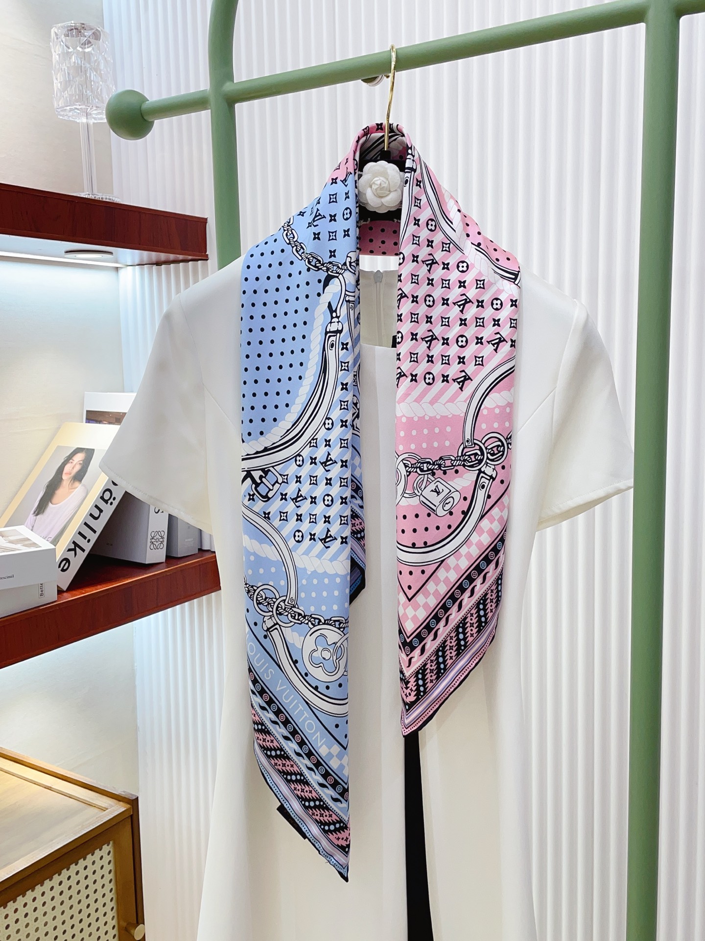 ✨✨【18姆米 双面同色】上身效果疯狂的喜欢❗️专柜也是刚刚上架的，L*最最新款~非常有看头，L的这类元