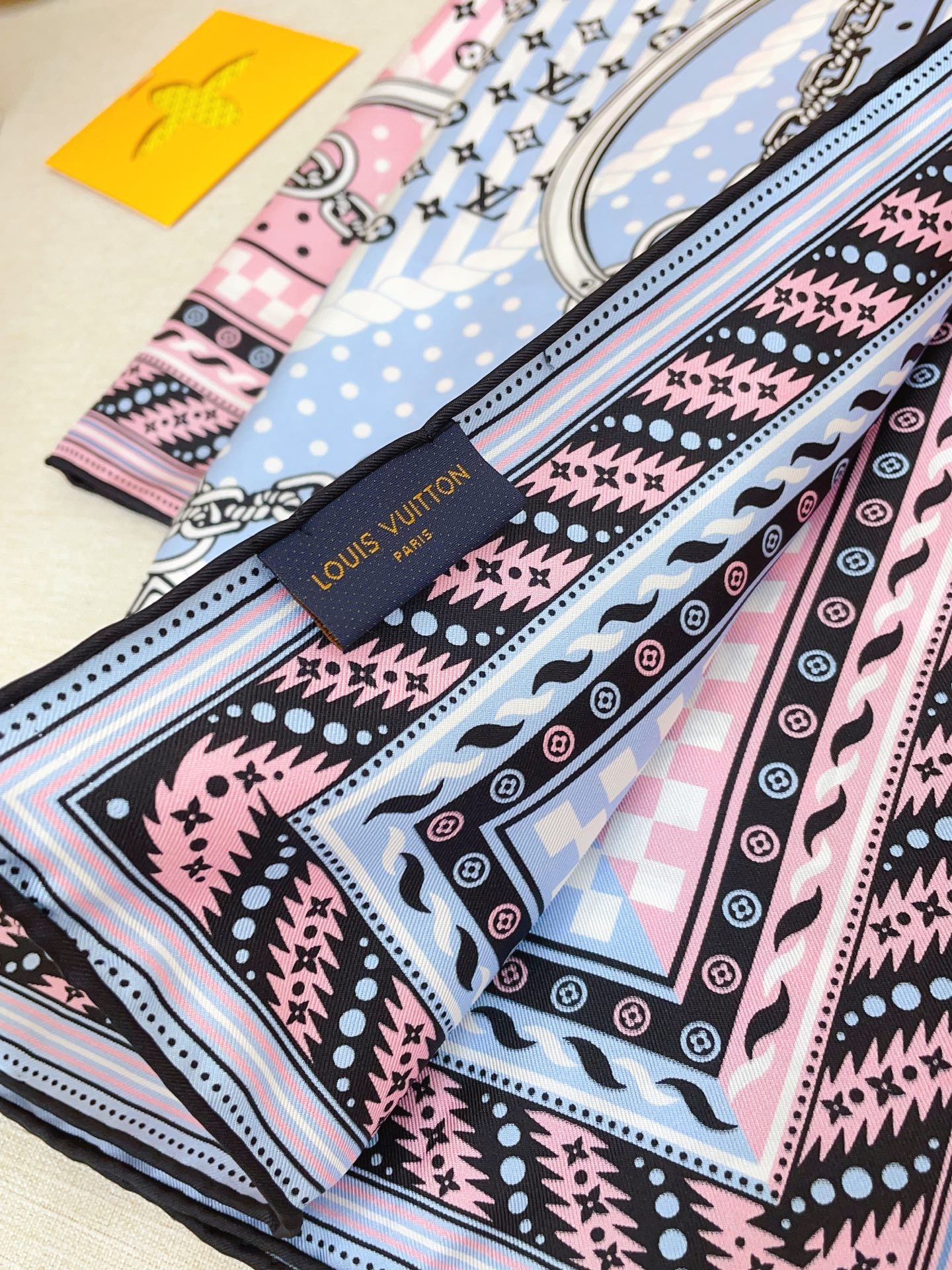 ✨✨【18姆米 双面同色】上身效果疯狂的喜欢❗️专柜也是刚刚上架的，L*最最新款~非常有看头，L的这类元