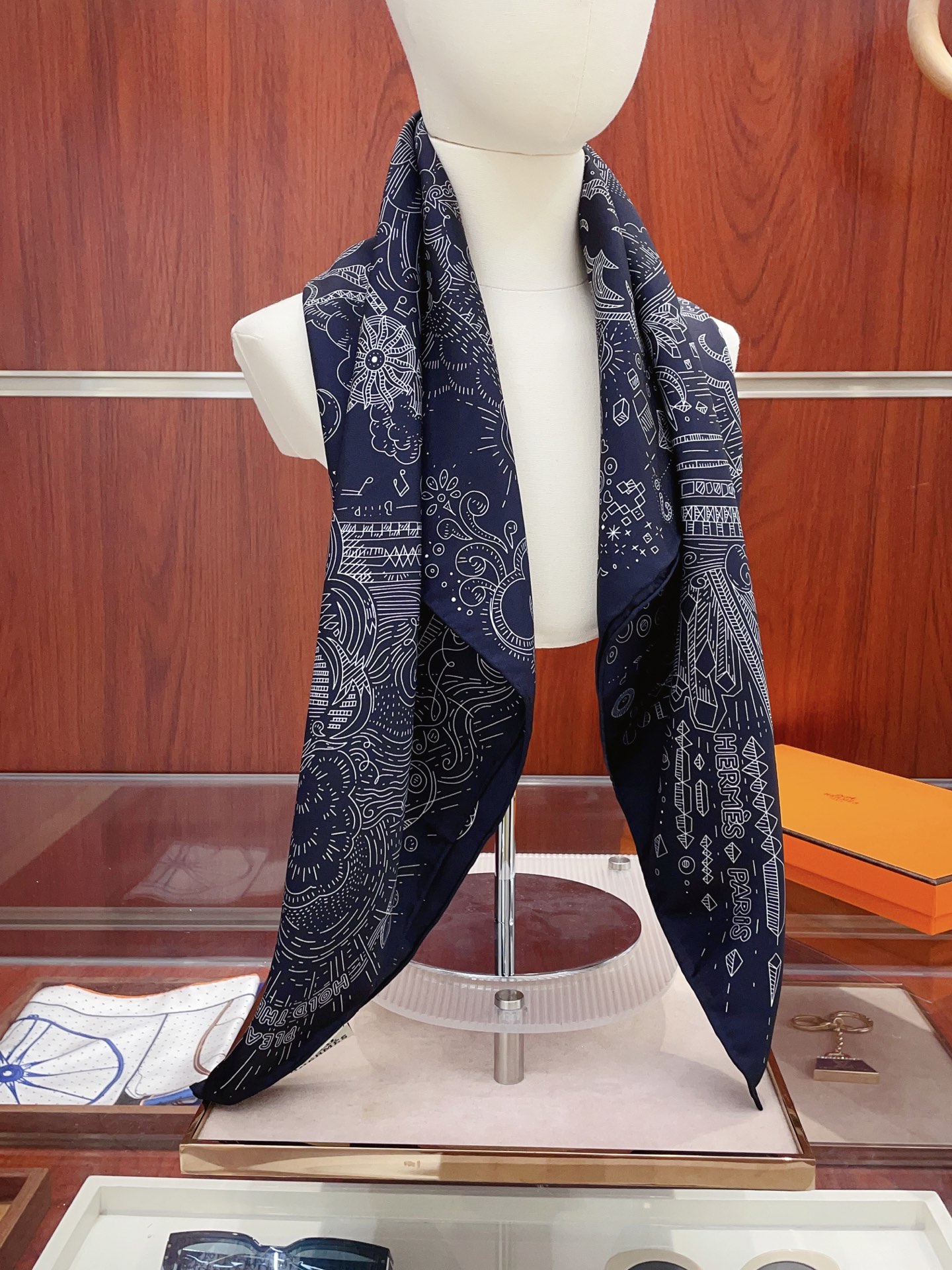 ✨✨【18姆米 双面同色】H**S真丝新款🆕👏👏买了都说好看‼️推荐💕【正在接通中 90】真丝方巾，顶级