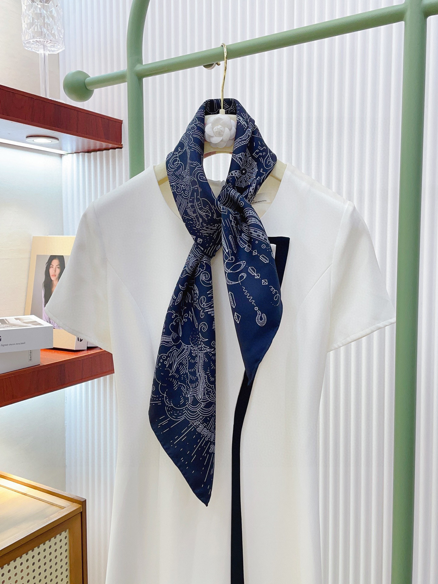 ✨✨【18姆米 双面同色】H**S真丝新款🆕👏👏买了都说好看‼️推荐💕【正在接通中 90】真丝方巾，顶级