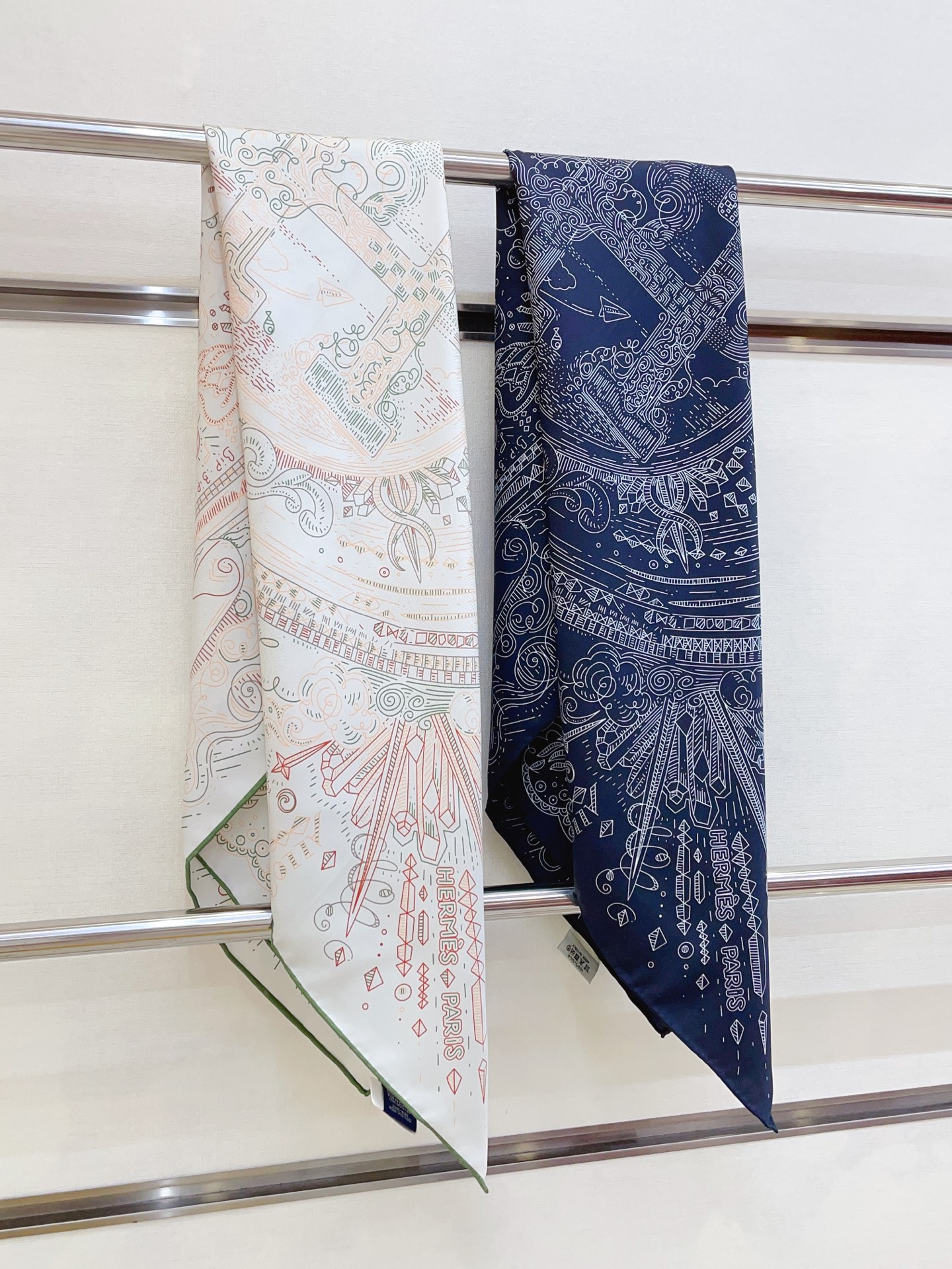 ✨✨【18姆米 双面同色】H**S真丝新款🆕👏👏买了都说好看‼️推荐💕【正在接通中 90】真丝方巾，顶级