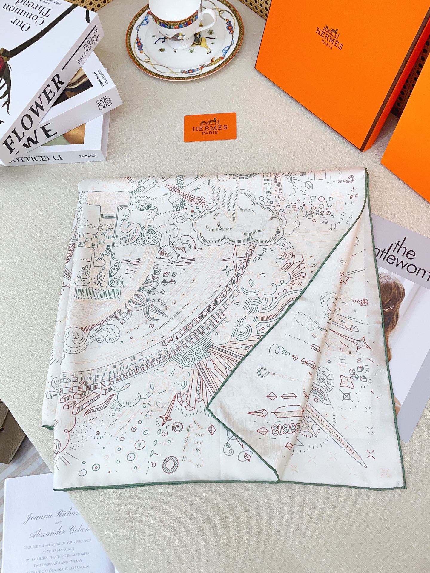 ✨✨【18姆米 双面同色】H**S真丝新款🆕👏👏买了都说好看‼️推荐💕【正在接通中 90】真丝方巾，顶级