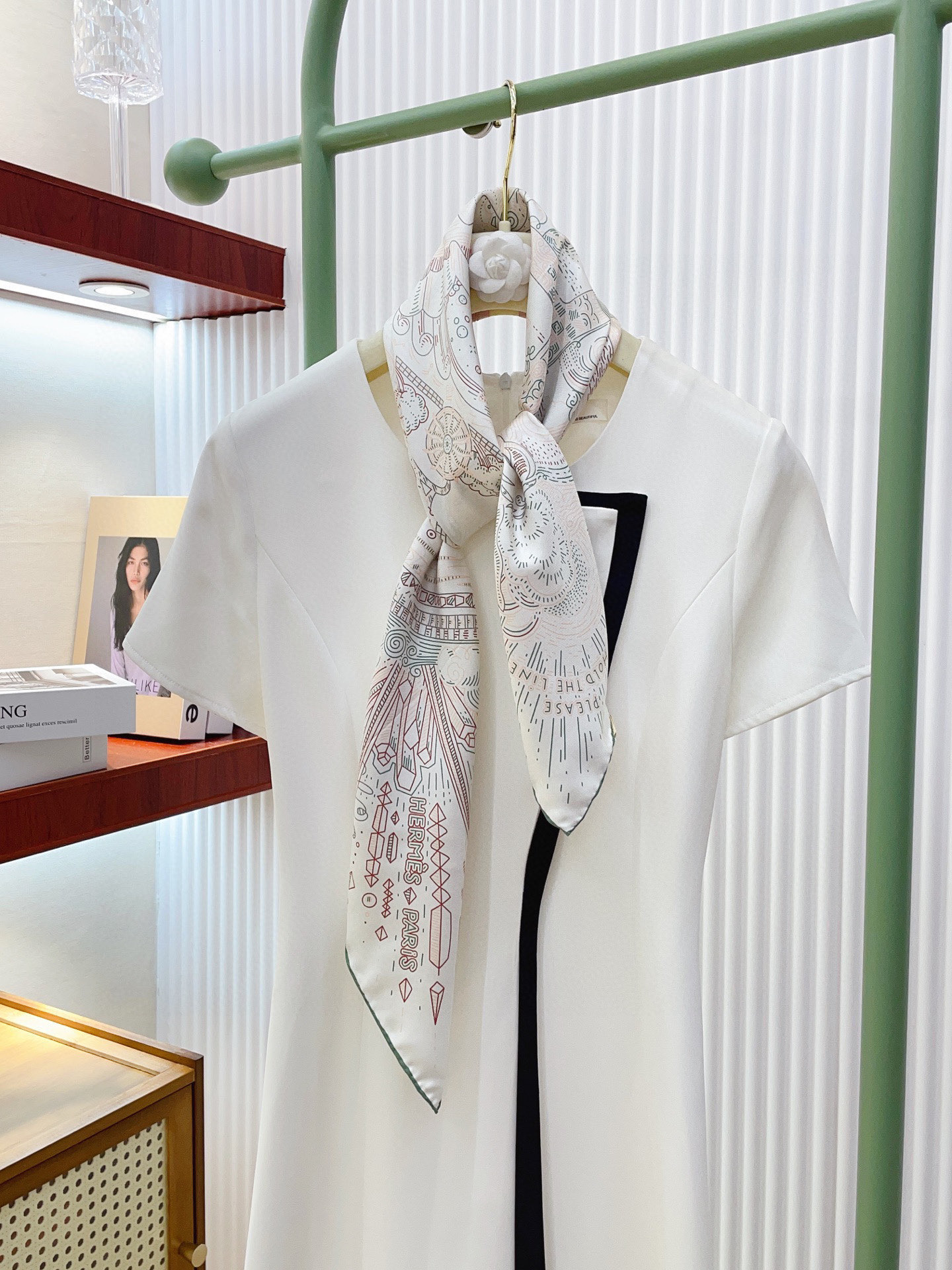 ✨✨【18姆米 双面同色】H**S真丝新款🆕👏👏买了都说好看‼️推荐💕【正在接通中 90】真丝方巾，顶级