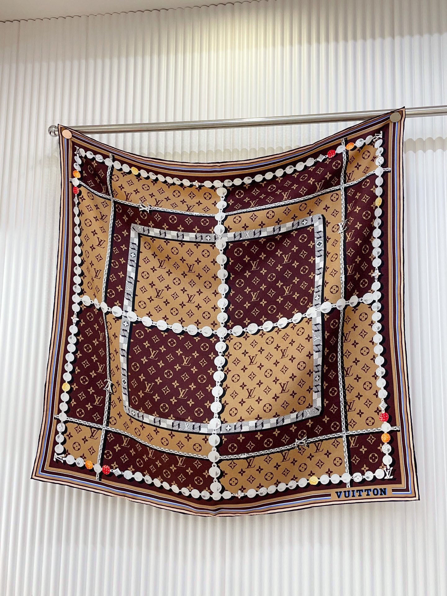 ✨✨【18姆米 双面同色】上身效果疯狂的喜欢❗️专柜也是刚刚上架的，L*最最新款~非常有看头，L的这类元