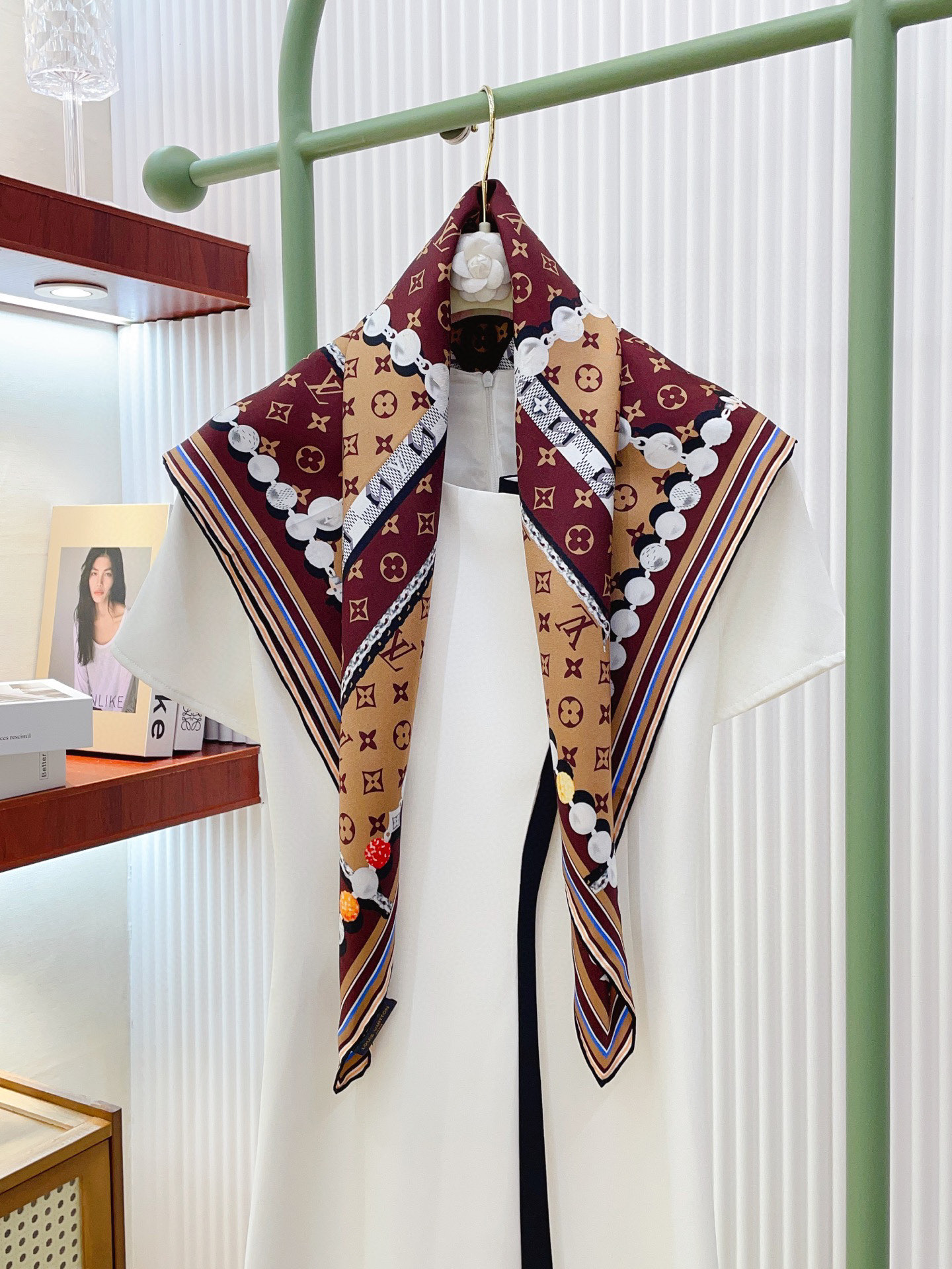 ✨✨【18姆米 双面同色】上身效果疯狂的喜欢❗️专柜也是刚刚上架的，L*最最新款~非常有看头，L的这类元