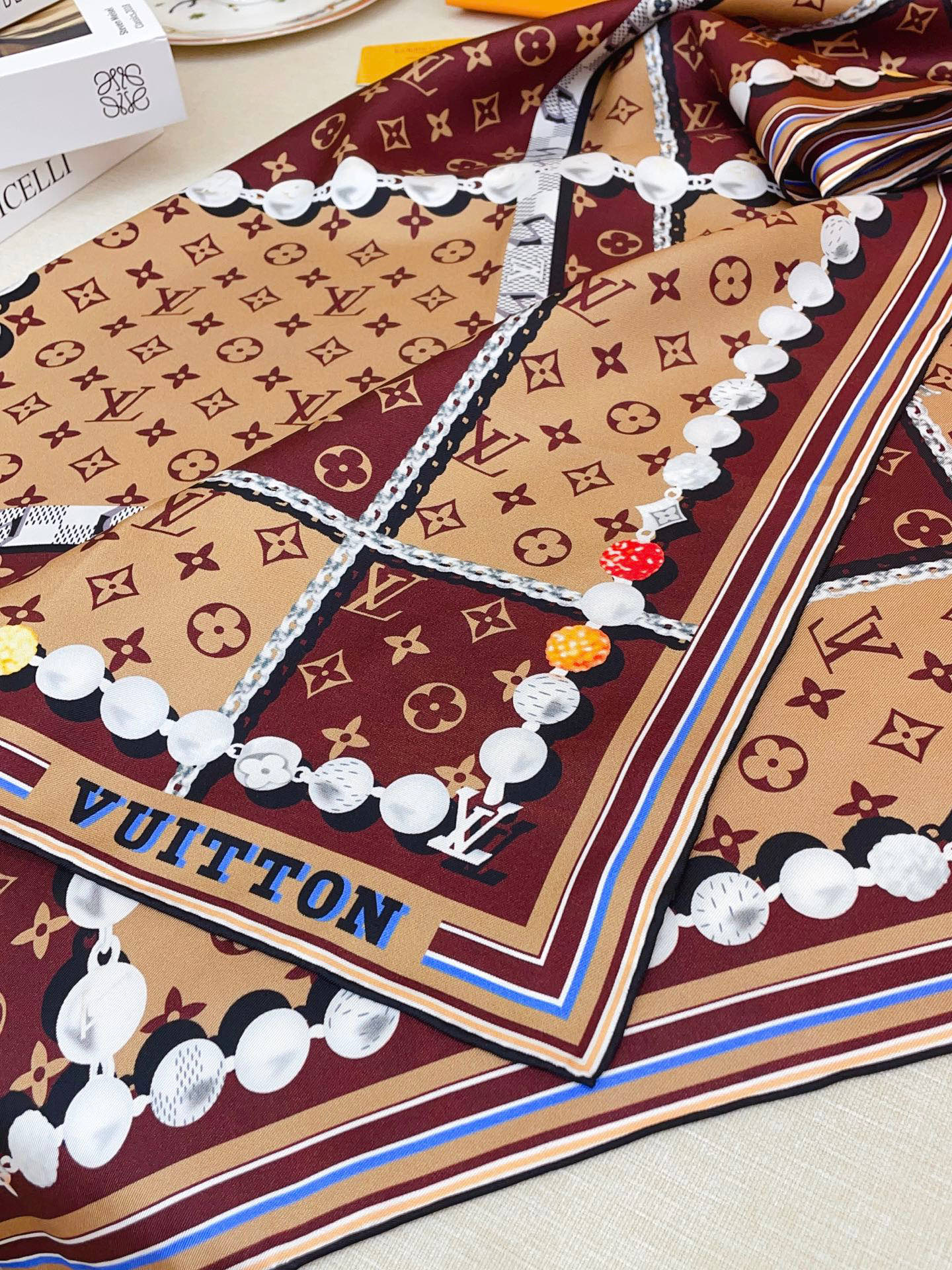 ✨✨【18姆米 双面同色】上身效果疯狂的喜欢❗️专柜也是刚刚上架的，L*最最新款~非常有看头，L的这类元