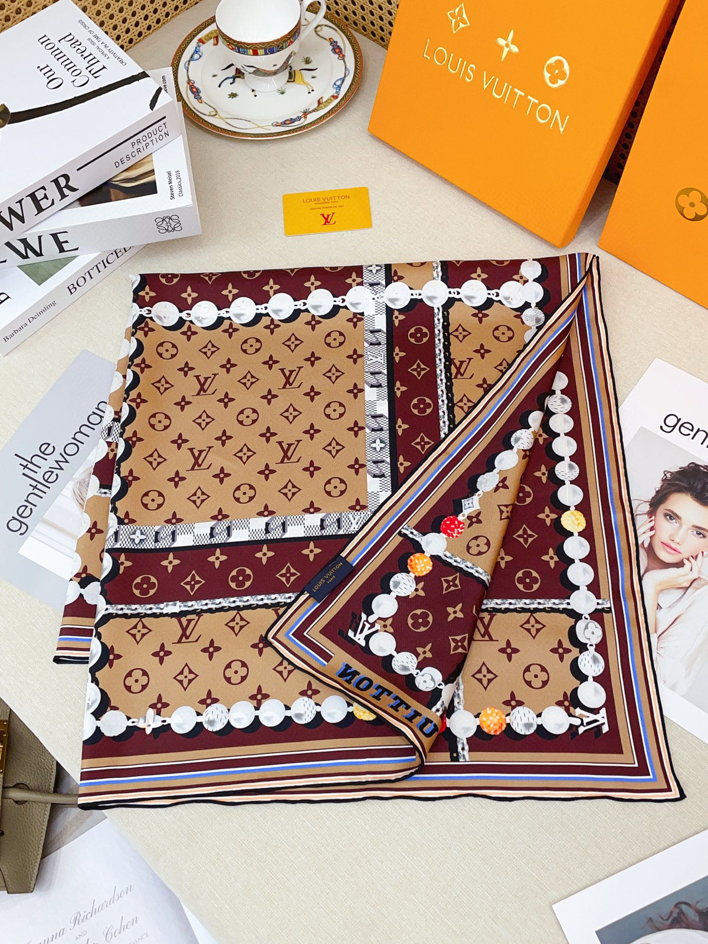 ✨✨【18姆米 双面同色】上身效果疯狂的喜欢❗️专柜也是刚刚上架的，L*最最新款~非常有看头，L的这类元