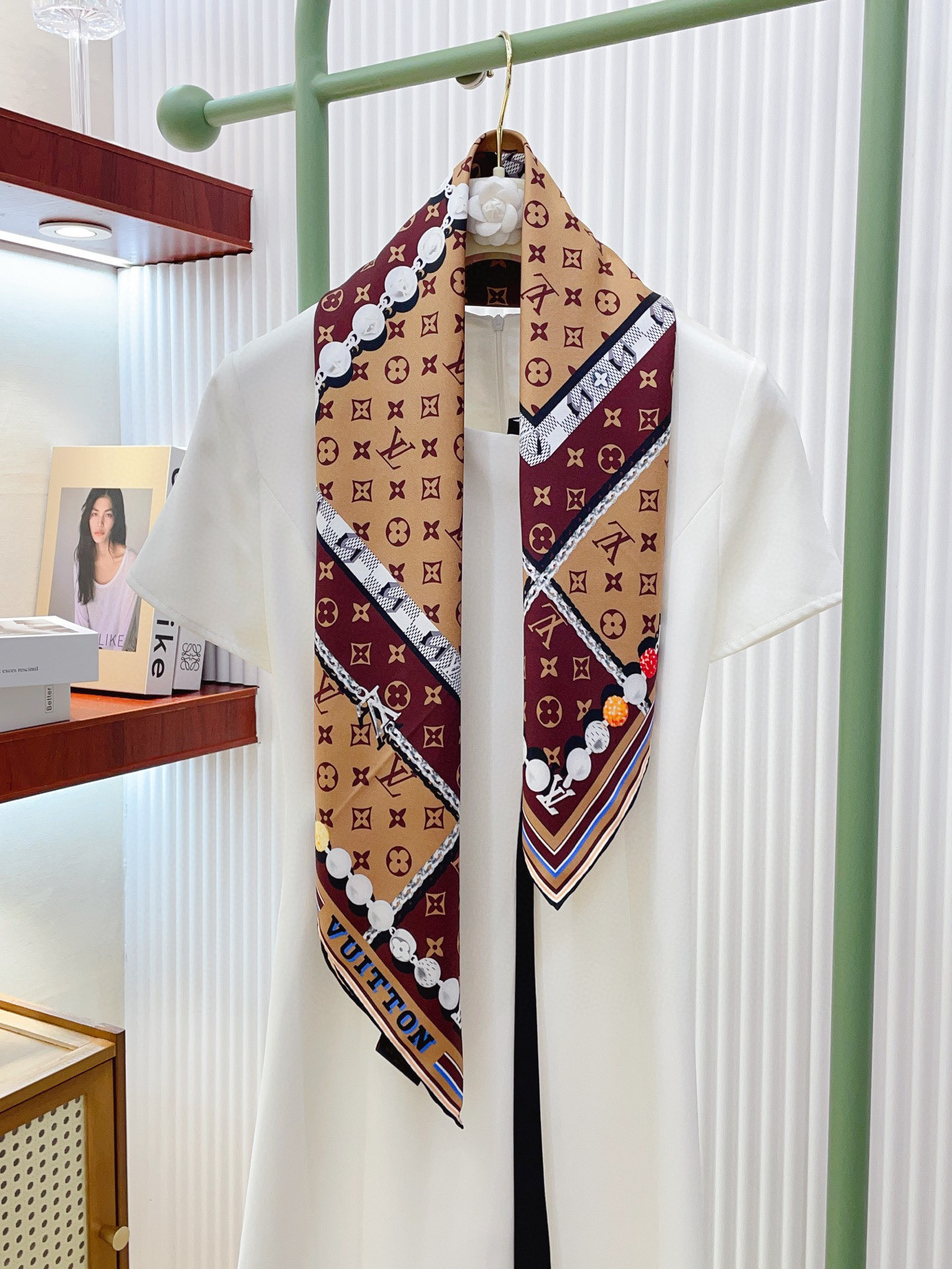 ✨✨【18姆米 双面同色】上身效果疯狂的喜欢❗️专柜也是刚刚上架的，L*最最新款~非常有看头，L的这类元