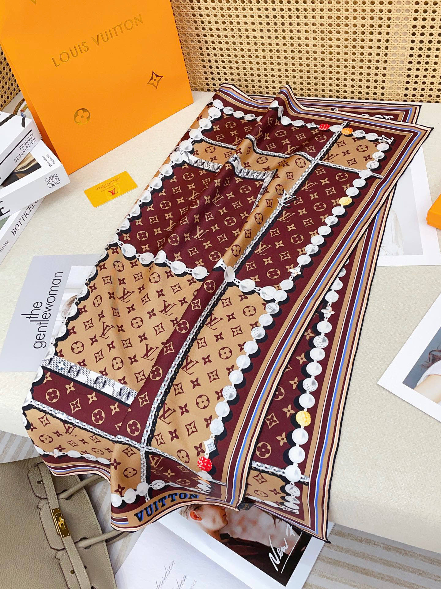 ✨✨【18姆米 双面同色】上身效果疯狂的喜欢❗️专柜也是刚刚上架的，L*最最新款~非常有看头，L的这类元