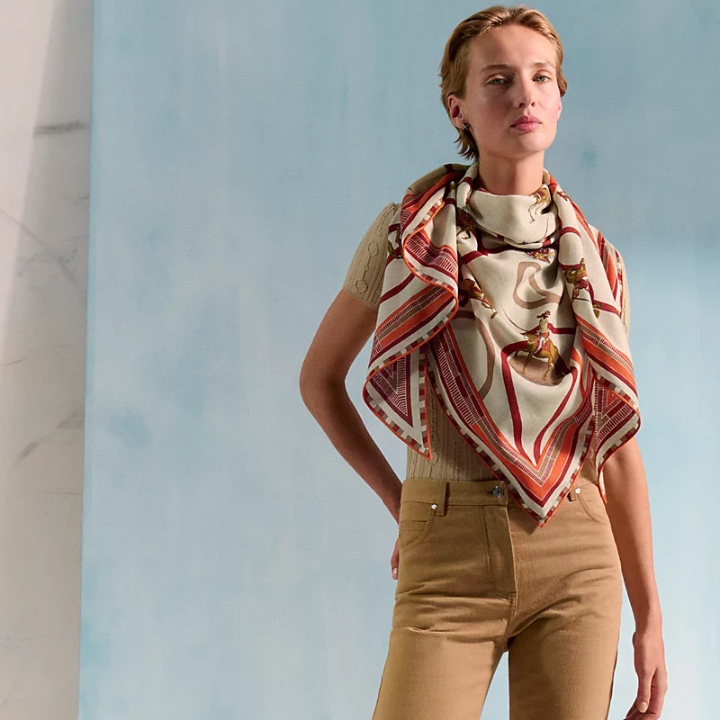 ✨✨【加厚丝毛款 双面同色】上新💏顶级H家专柜最新款【回转布与蛇型前进 大三角巾】多功能三角巾 🎀🎀，色