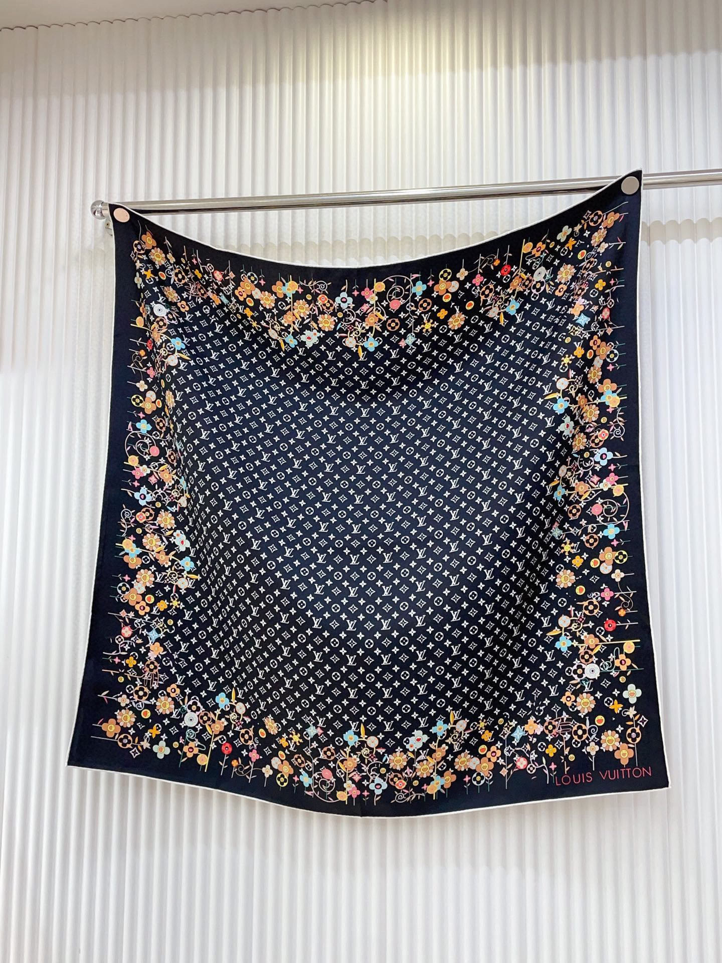 ✨✨【18姆米 双面同色】上身效果疯狂的喜欢❗️专柜也是刚刚上架的，L*最最新款~非常有看头，L的这类元