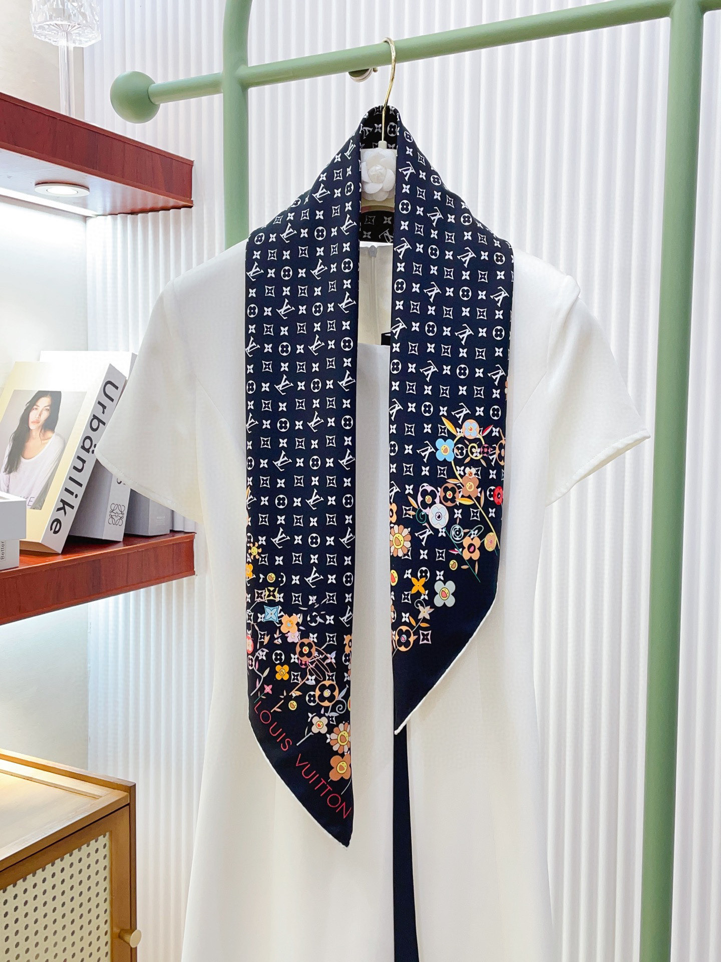 ✨✨【18姆米 双面同色】上身效果疯狂的喜欢❗️专柜也是刚刚上架的，L*最最新款~非常有看头，L的这类元