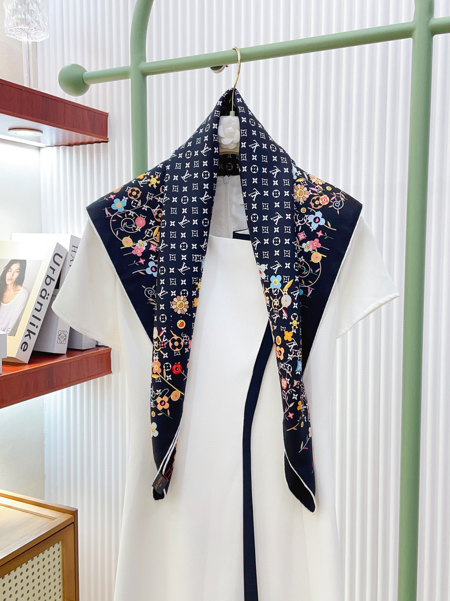 ✨✨【18姆米 双面同色】上身效果疯狂的喜欢❗️专柜也是刚刚上架的，L*最最新款~非常有看头，L的这类元