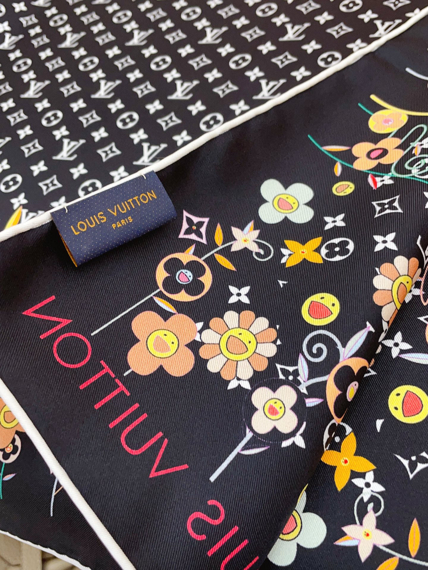 ✨✨【18姆米 双面同色】上身效果疯狂的喜欢❗️专柜也是刚刚上架的，L*最最新款~非常有看头，L的这类元