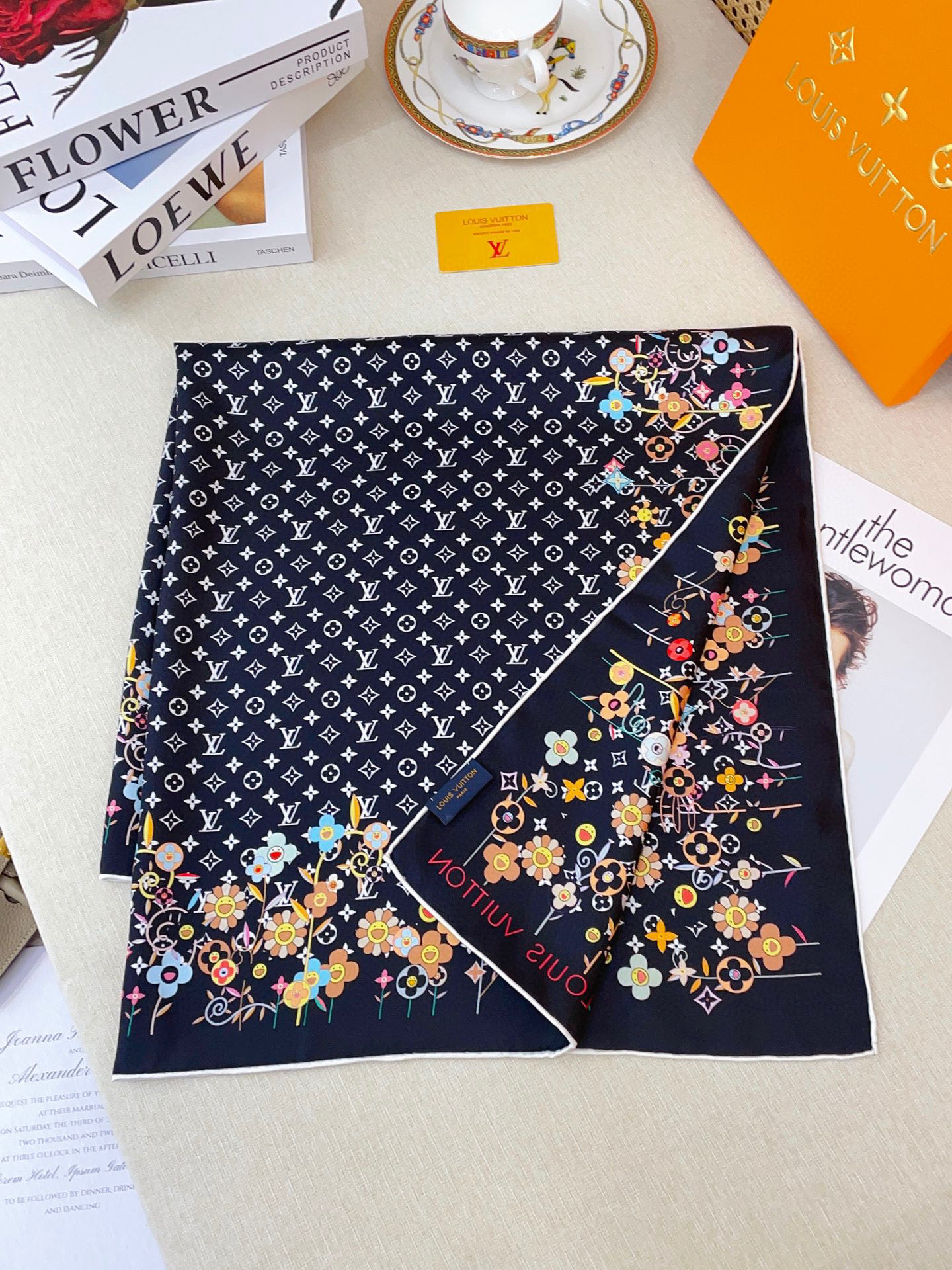 ✨✨【18姆米 双面同色】上身效果疯狂的喜欢❗️专柜也是刚刚上架的，L*最最新款~非常有看头，L的这类元