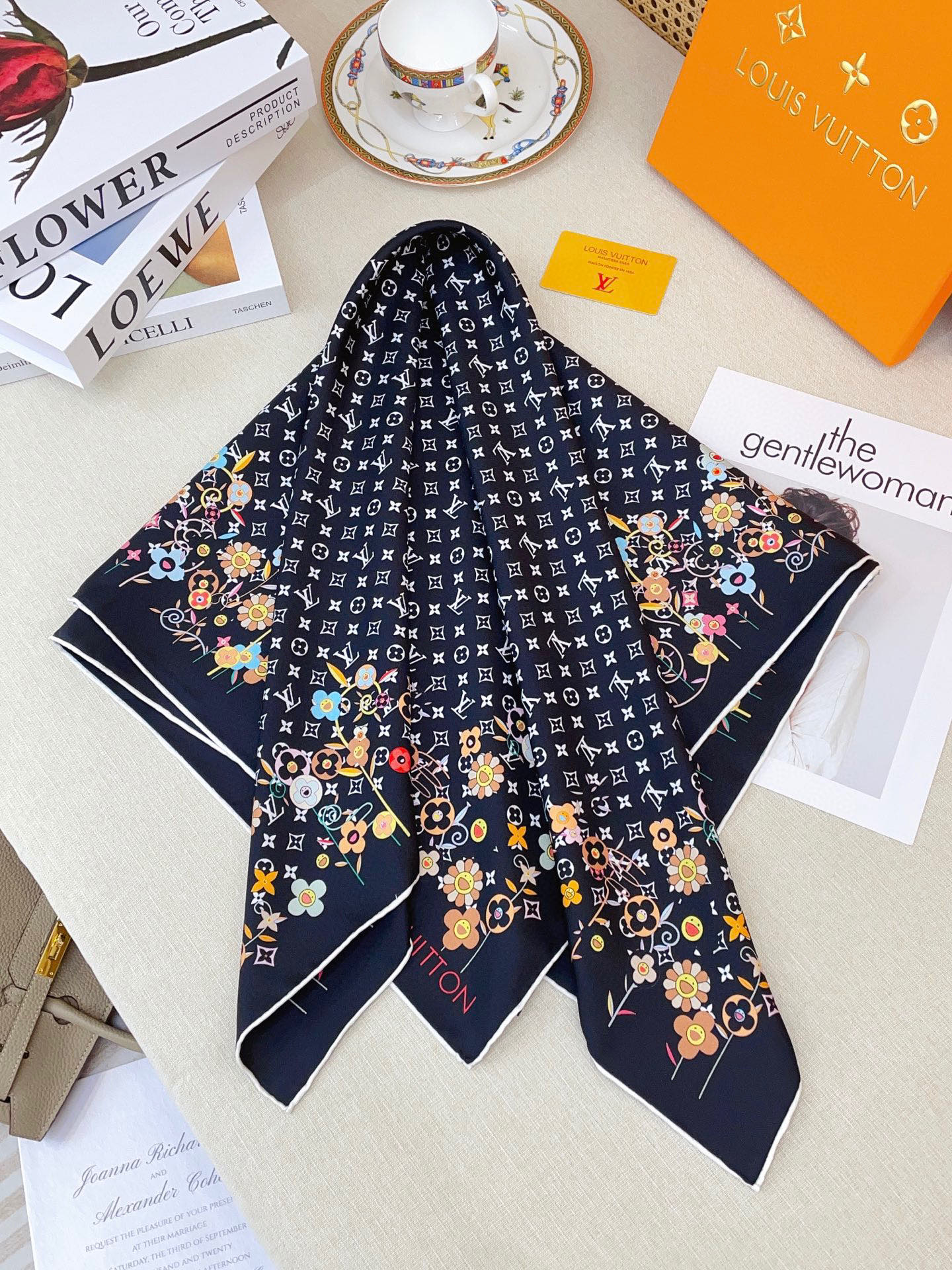 ✨✨【18姆米 双面同色】上身效果疯狂的喜欢❗️专柜也是刚刚上架的，L*最最新款~非常有看头，L的这类元