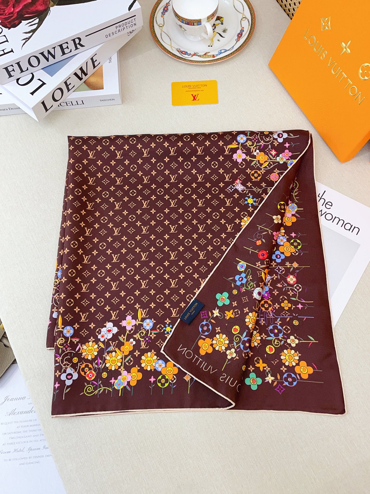 ✨✨【18姆米 双面同色】上身效果疯狂的喜欢❗️专柜也是刚刚上架的，L*最最新款~非常有看头，L的这类元