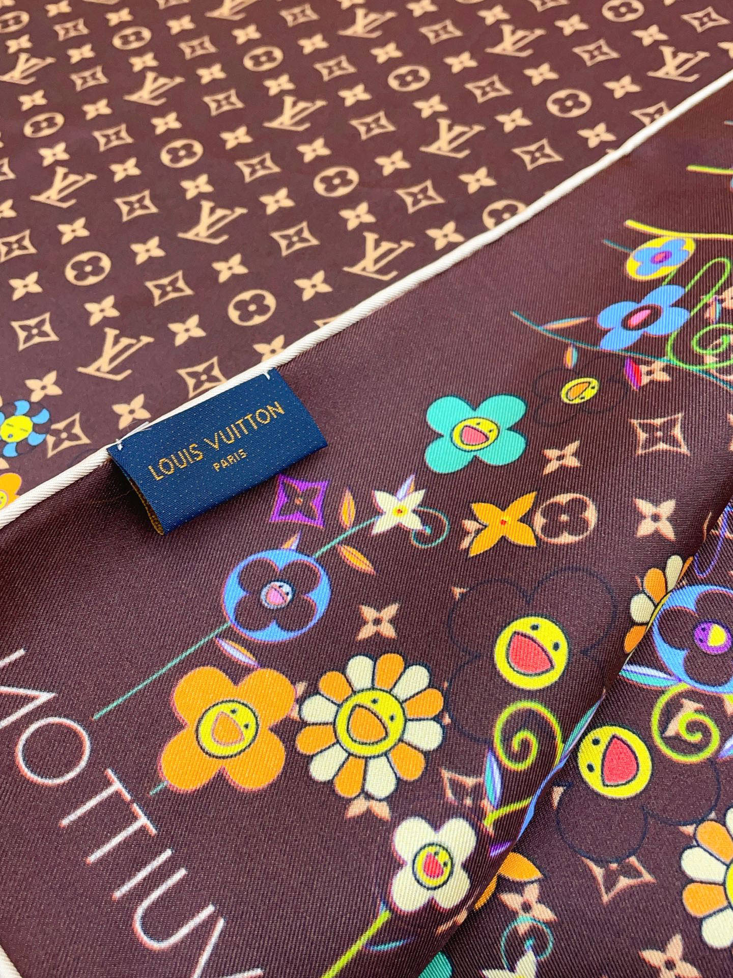 ✨✨【18姆米 双面同色】上身效果疯狂的喜欢❗️专柜也是刚刚上架的，L*最最新款~非常有看头，L的这类元