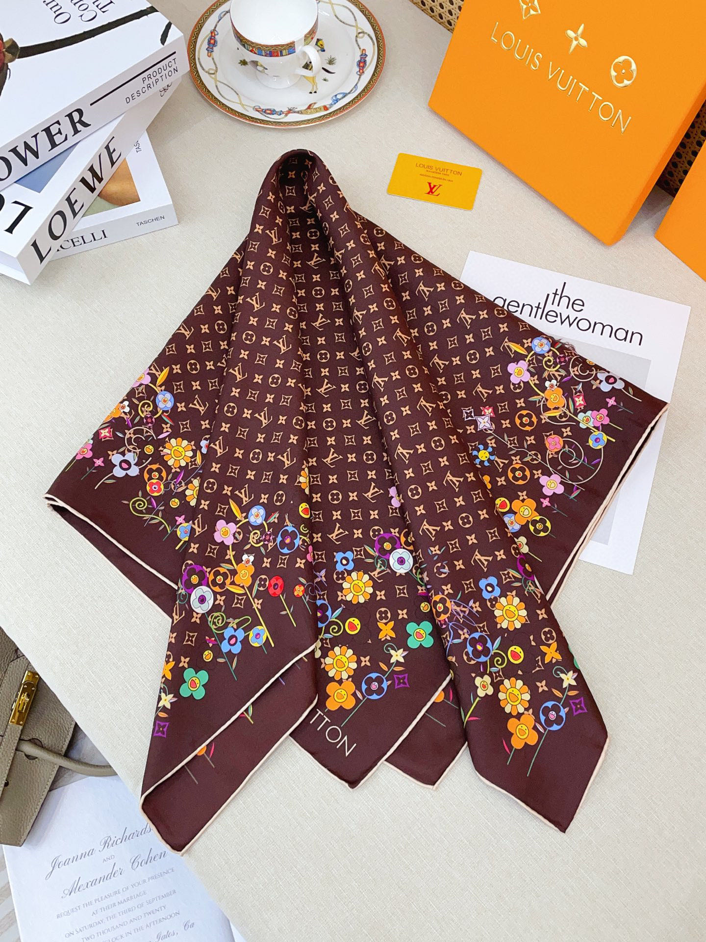 ✨✨【18姆米 双面同色】上身效果疯狂的喜欢❗️专柜也是刚刚上架的，L*最最新款~非常有看头，L的这类元