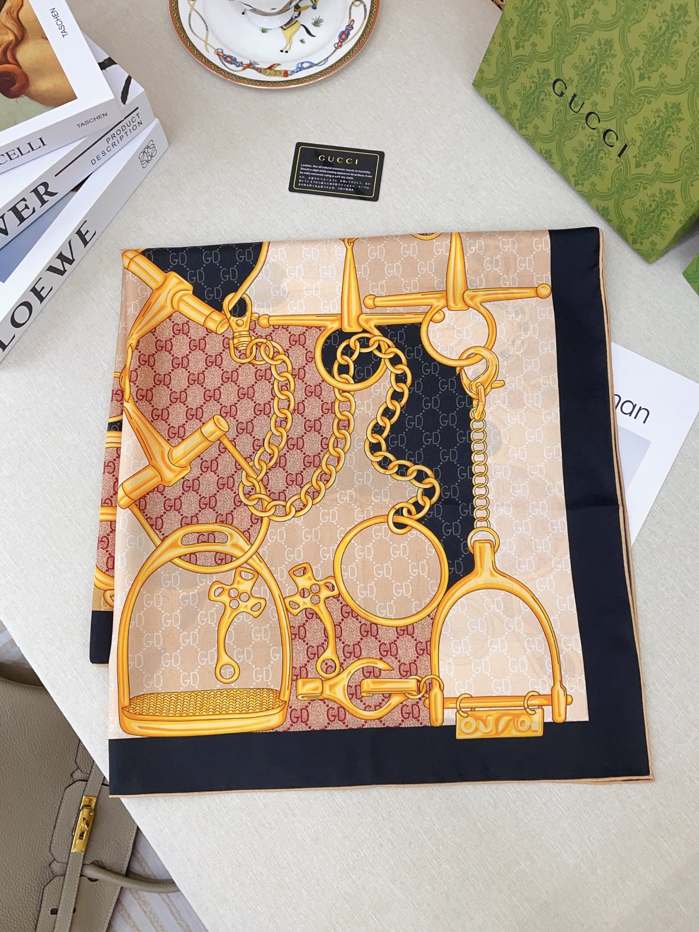 ✨✨【16姆米 单面】（G家和D家联名款）真丝新款🆕👏👏买了都说好看‼️推荐💕真丝方巾，顶级工艺超值‼️