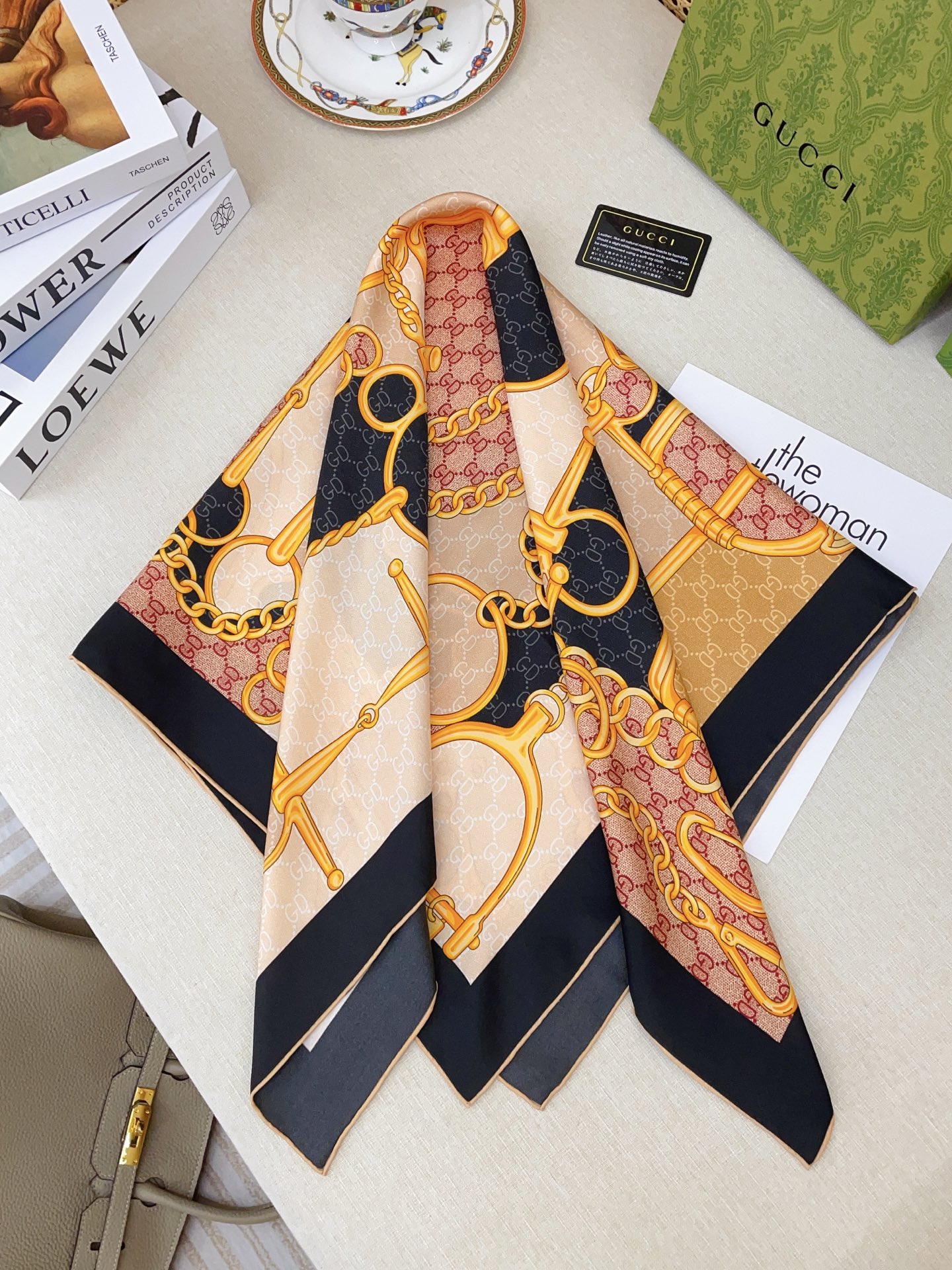 ✨✨【16姆米 单面】（G家和D家联名款）真丝新款🆕👏👏买了都说好看‼️推荐💕真丝方巾，顶级工艺超值‼️