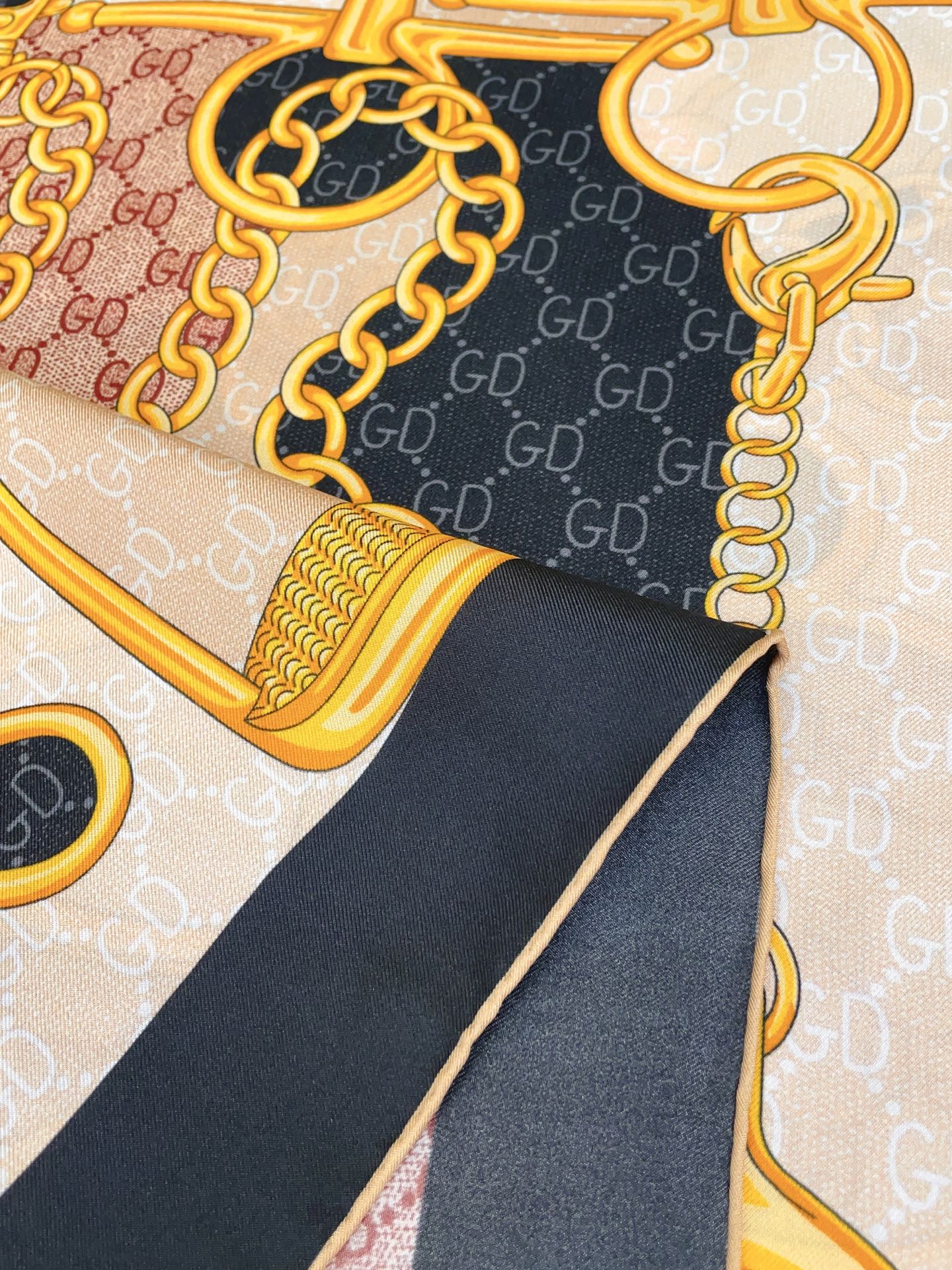 ✨✨【16姆米 单面】（G家和D家联名款）真丝新款🆕👏👏买了都说好看‼️推荐💕真丝方巾，顶级工艺超值‼️