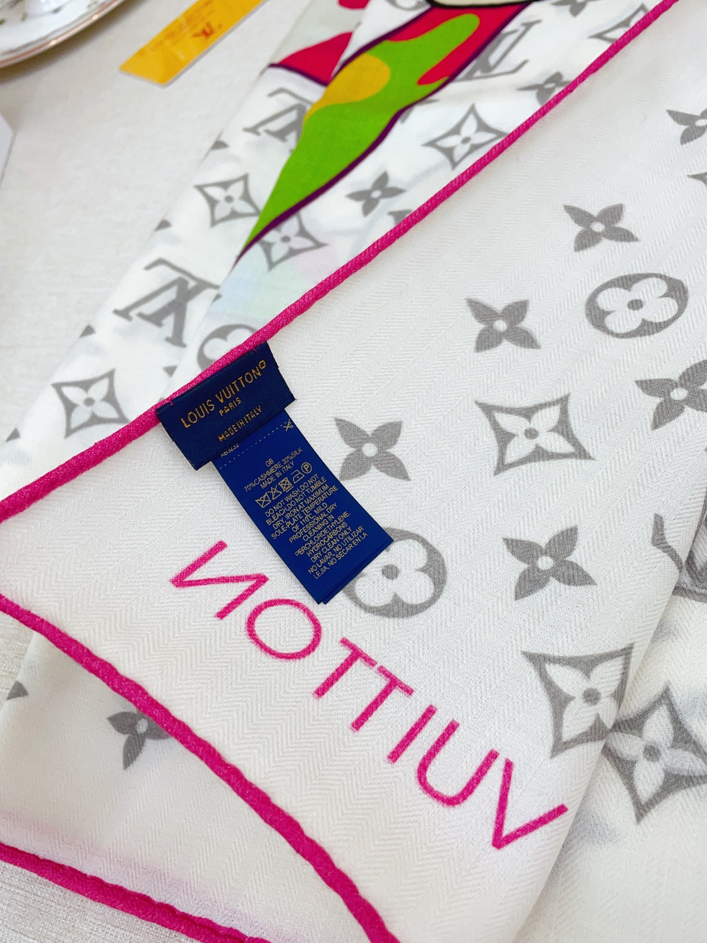 ✨✨【双面同色 丝毛款】L家羊绒新款 买了都说好看‼️推荐💕双面同色羊绒方巾‼️驴家ZG爆款🎁💟立体呈现