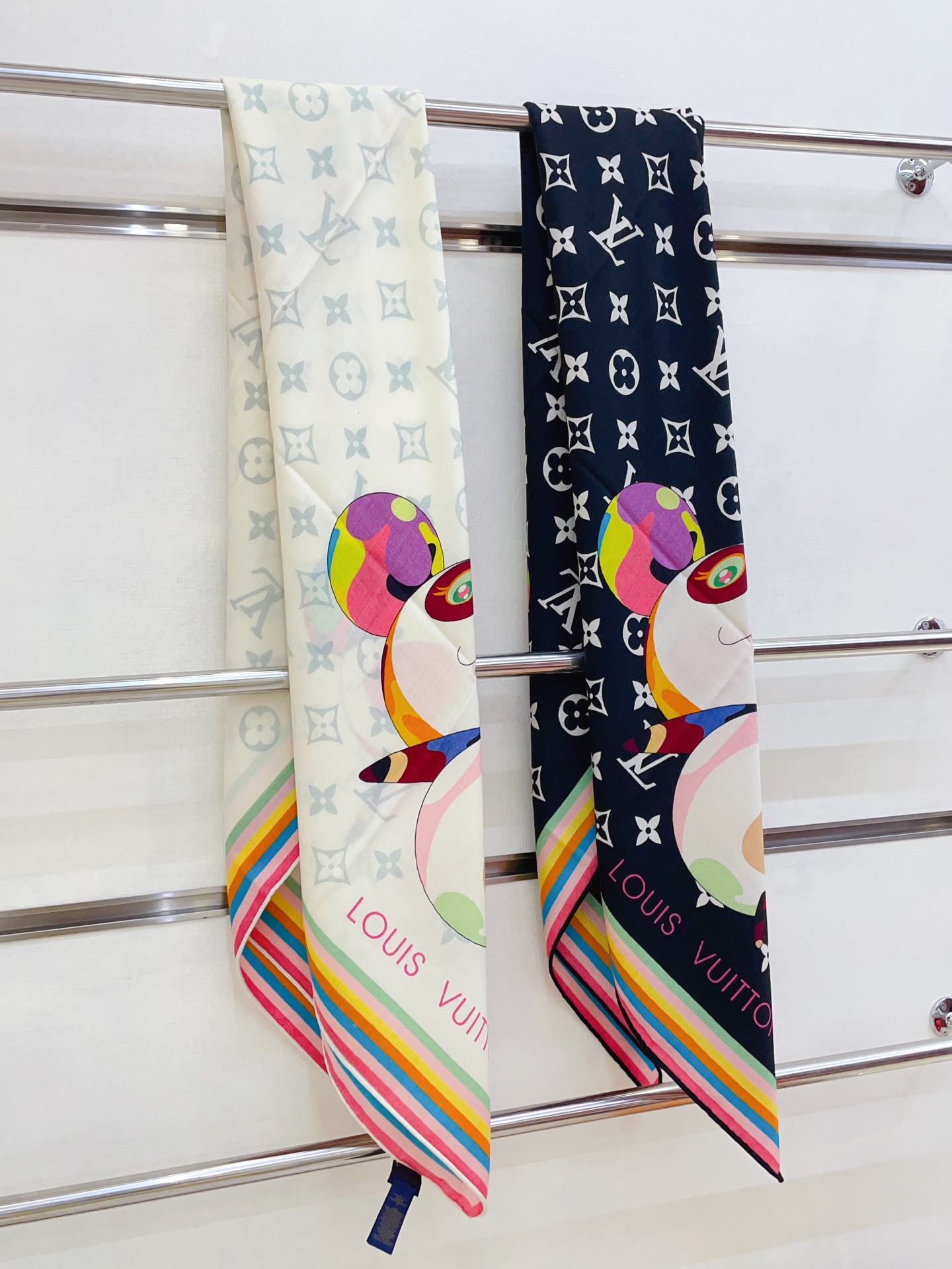 ✨✨【双面同色 丝毛款】L家羊绒新款 买了都说好看‼️推荐💕双面同色羊绒方巾‼️驴家ZG爆款🎁💟立体呈现