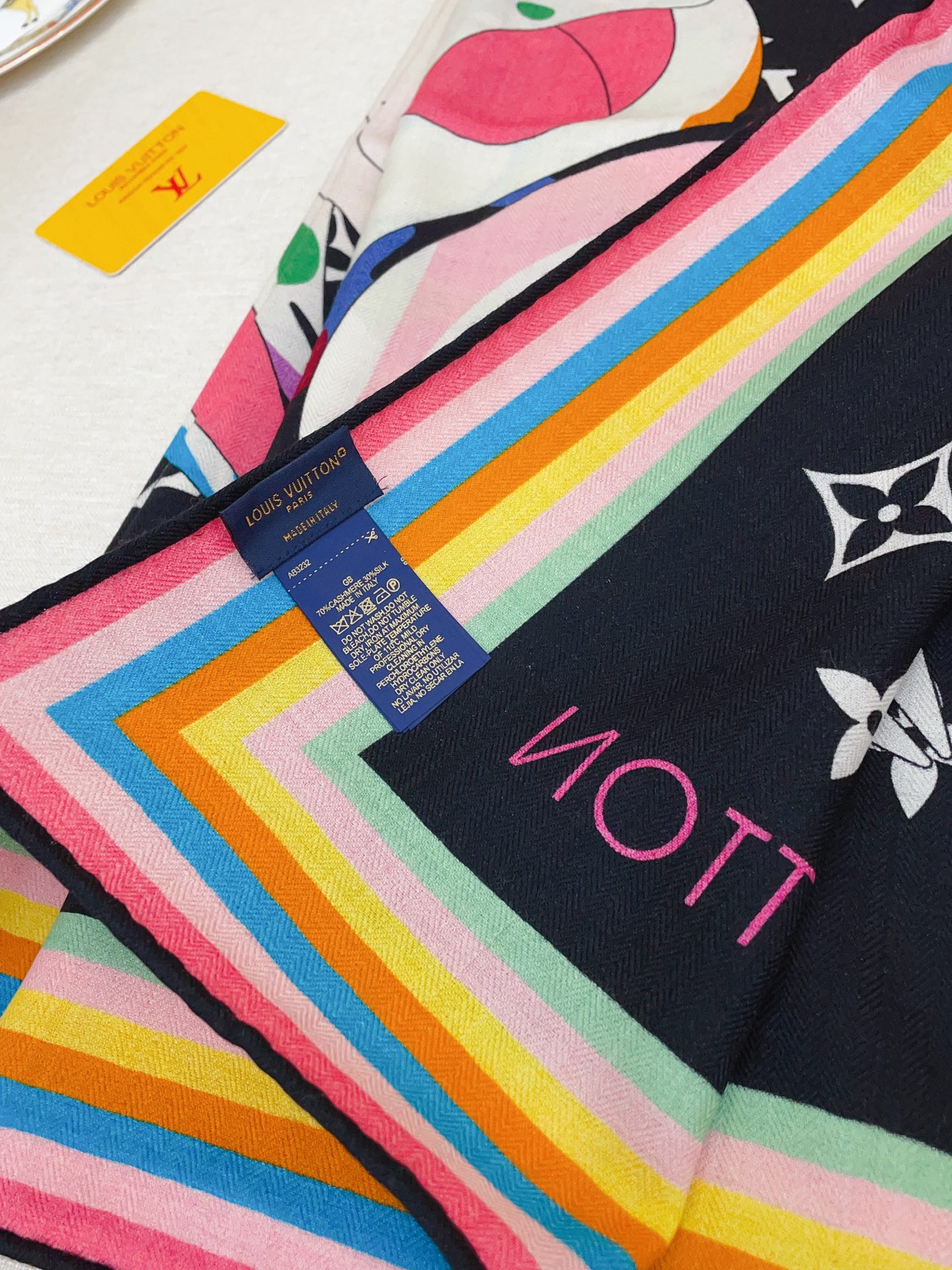 ✨✨【双面同色 丝毛款】L家羊绒新款 买了都说好看‼️推荐💕双面同色羊绒方巾‼️驴家ZG爆款🎁💟立体呈现