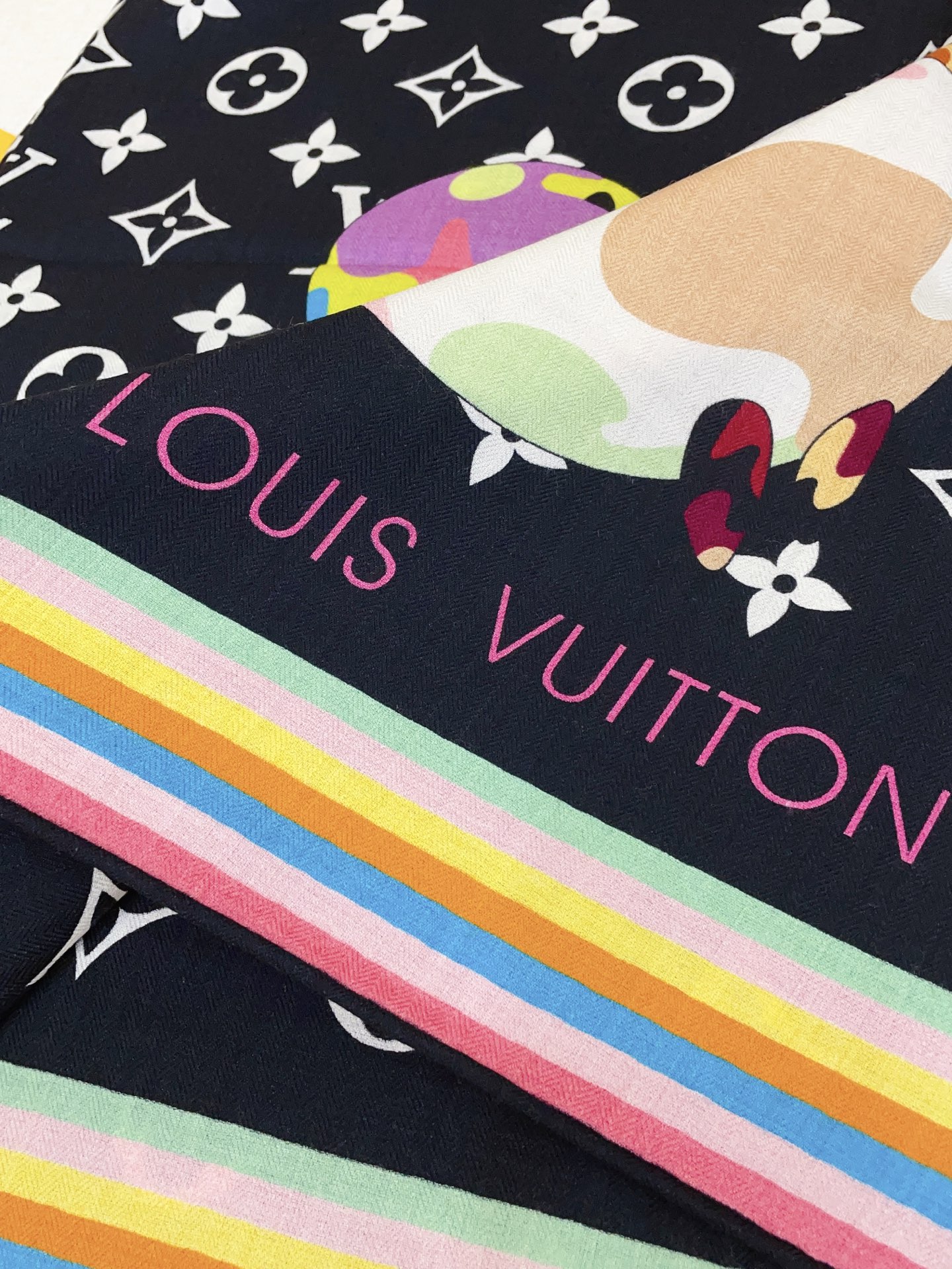 ✨✨【双面同色 丝毛款】L家羊绒新款 买了都说好看‼️推荐💕双面同色羊绒方巾‼️驴家ZG爆款🎁💟立体呈现