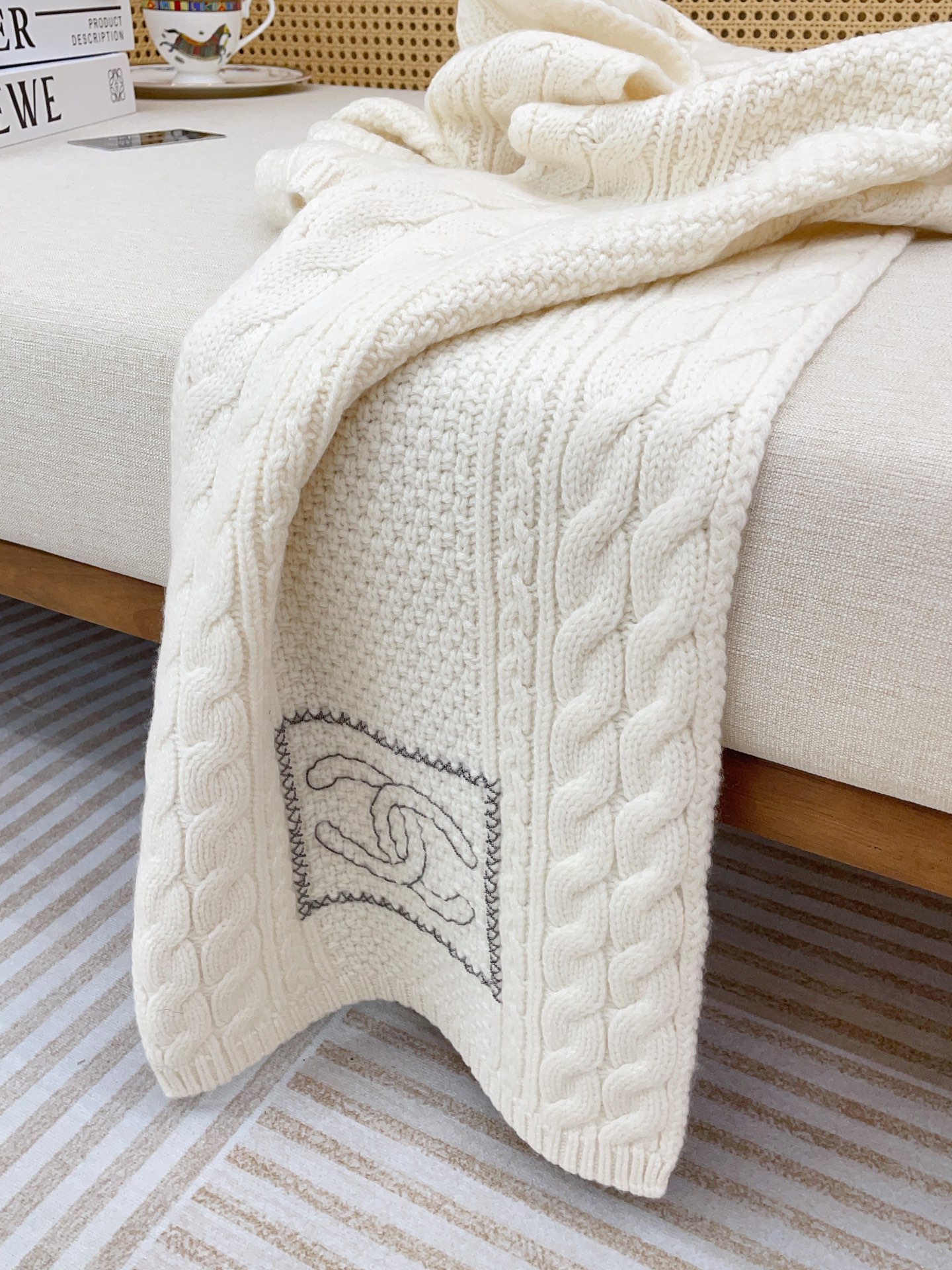 ✨✨小香针织羊绒长巾👏💙搭配手工串珠🏠顶级原单正品旷世绝美，顶级高端货👼【绝对值得珍藏👍】👏小香家绝美百